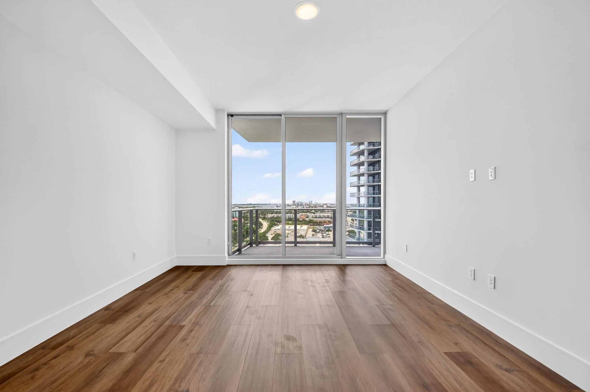 NAUTILUS 220 CONDO - Residential
