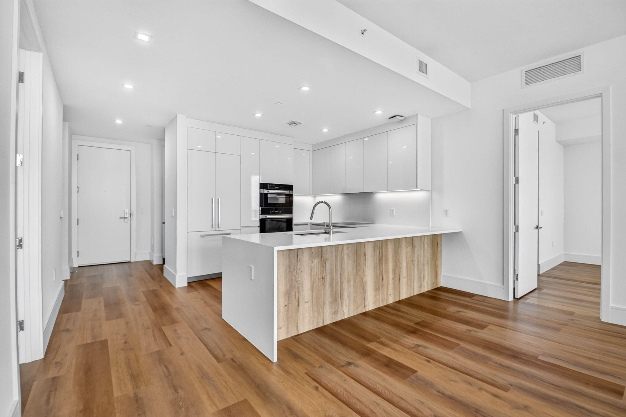 NAUTILUS 220 CONDO - Residential