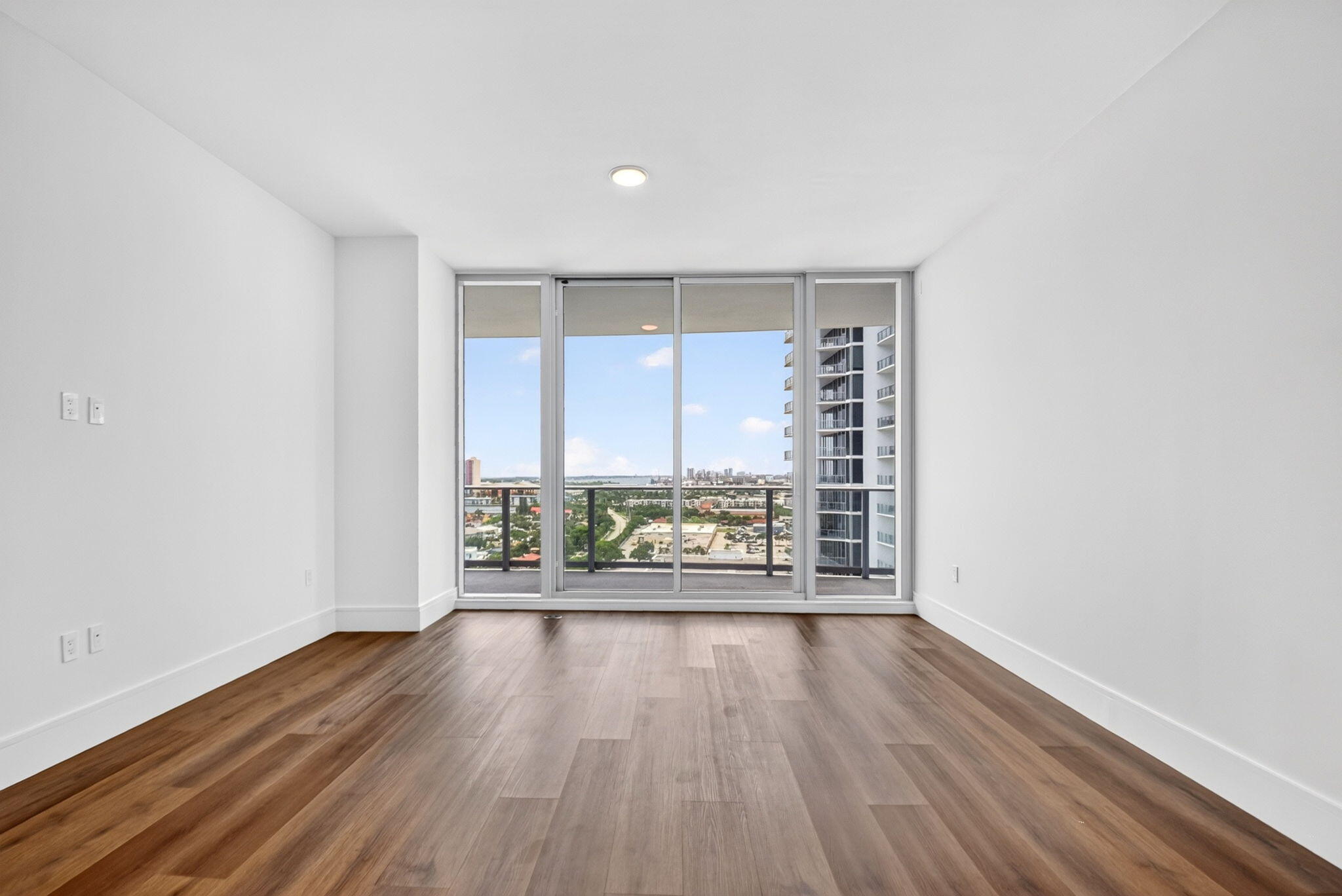 NAUTILUS 220 CONDO - Residential
