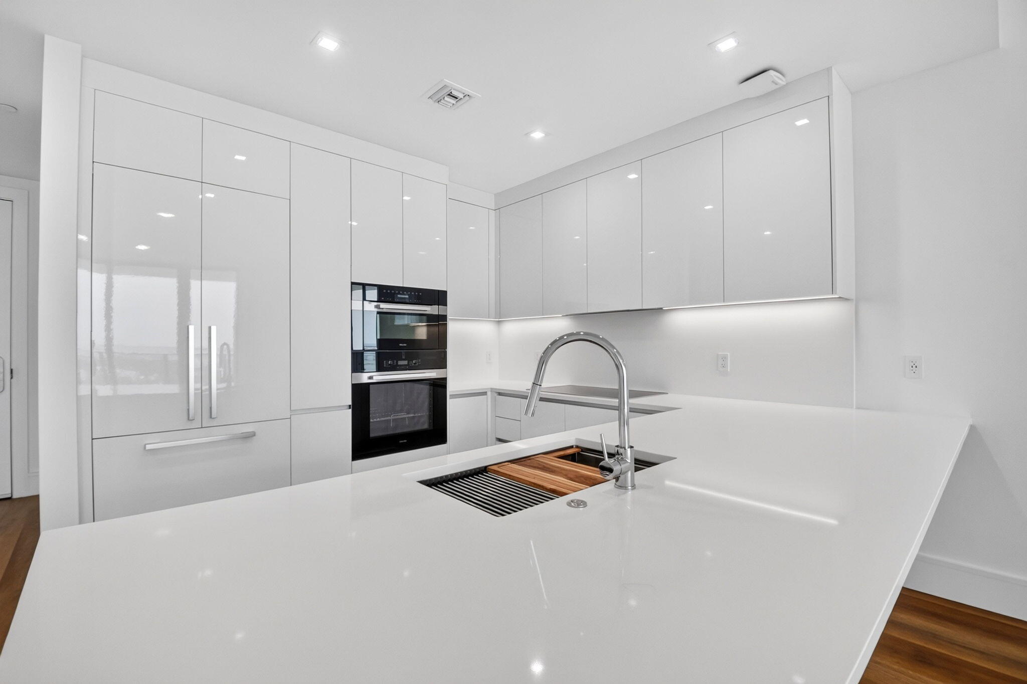 NAUTILUS 220 CONDO - Residential