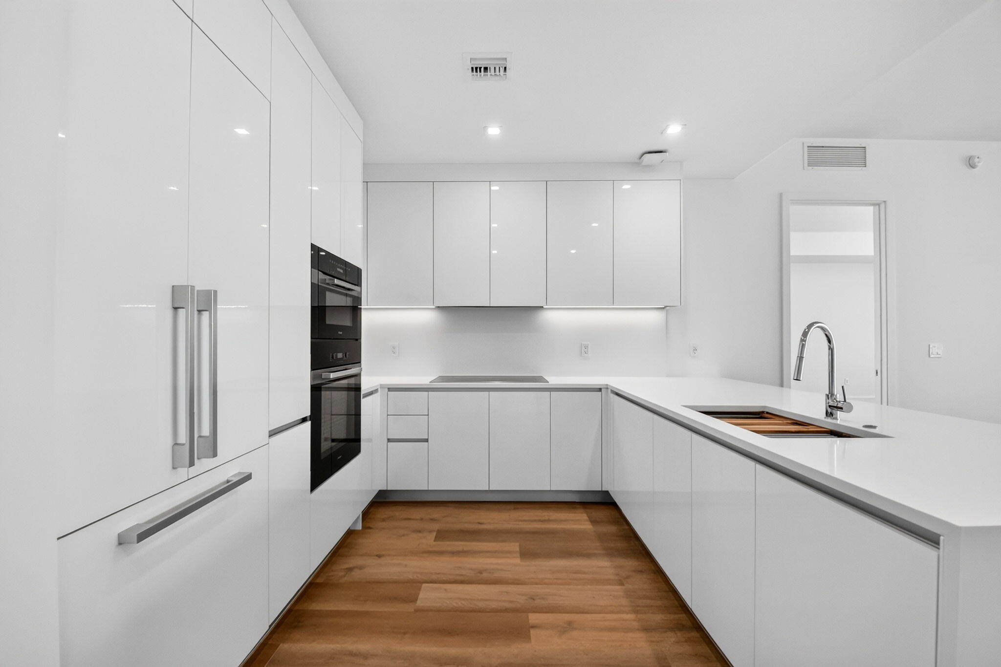 NAUTILUS 220 CONDO - Residential