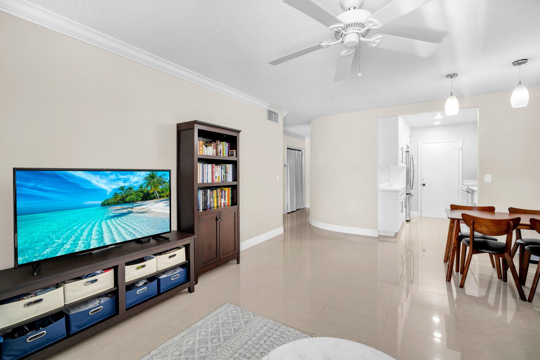 IMPERIAL POINT COLONNADES CONDO - Residential