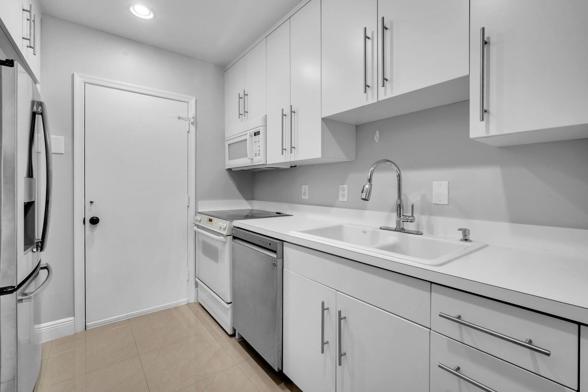 IMPERIAL POINT COLONNADES CONDO - Residential