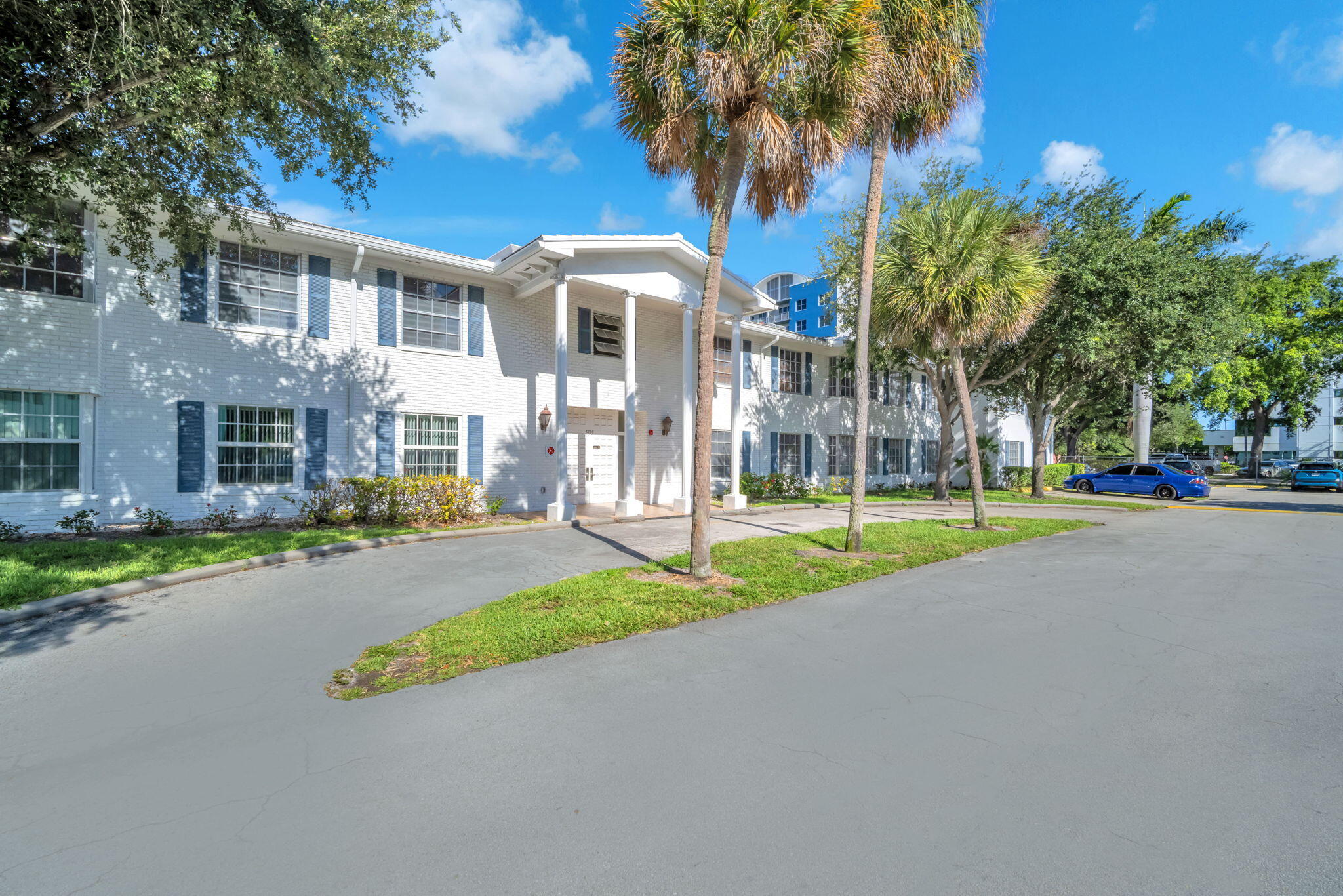IMPERIAL POINT COLONNADES CONDO - Residential