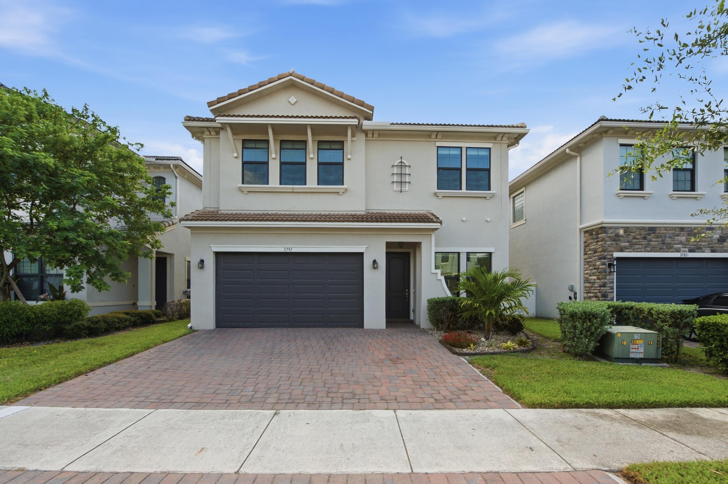 CORAL LAGO - Residential