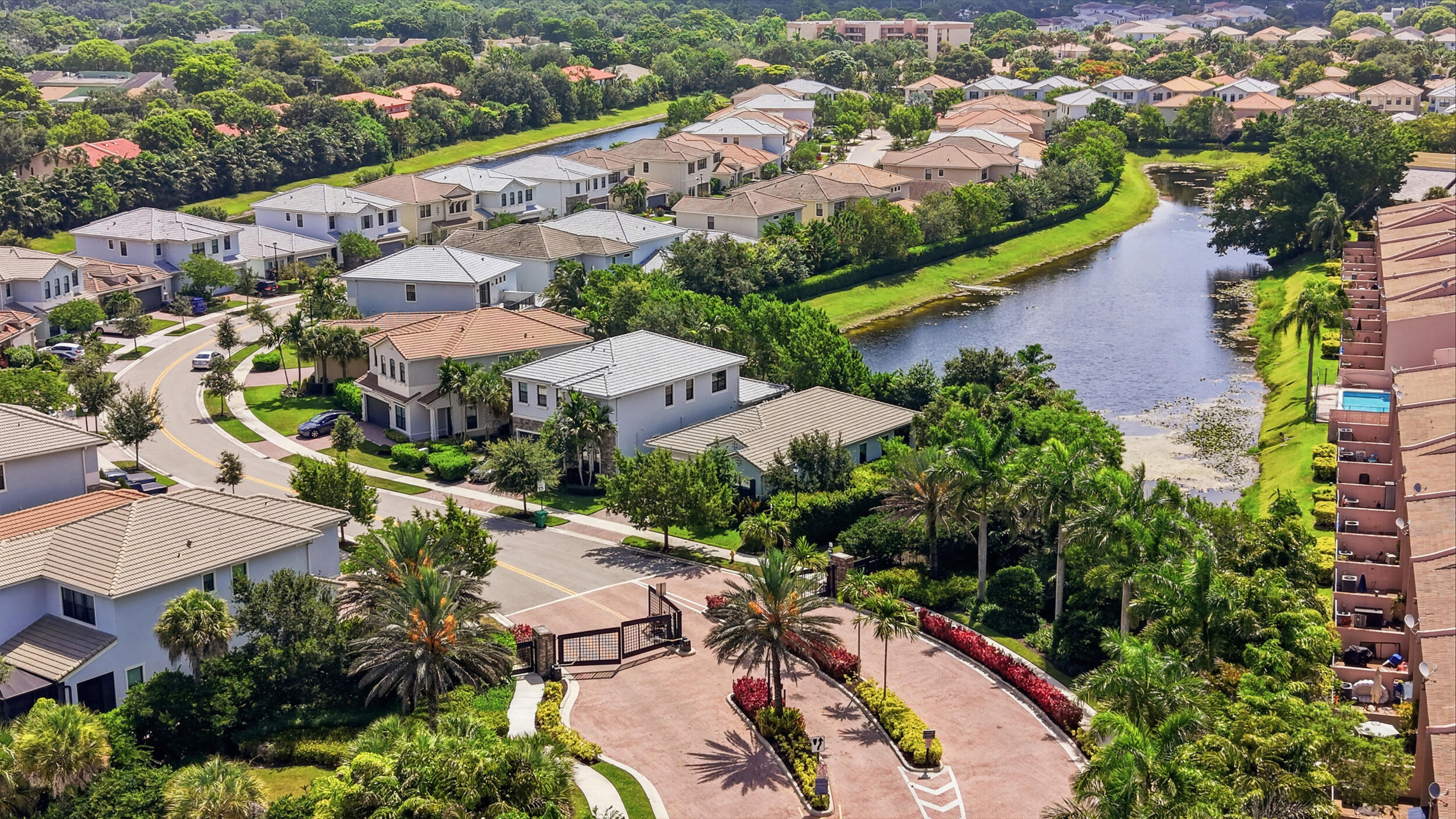 CORAL LAGO - Residential
