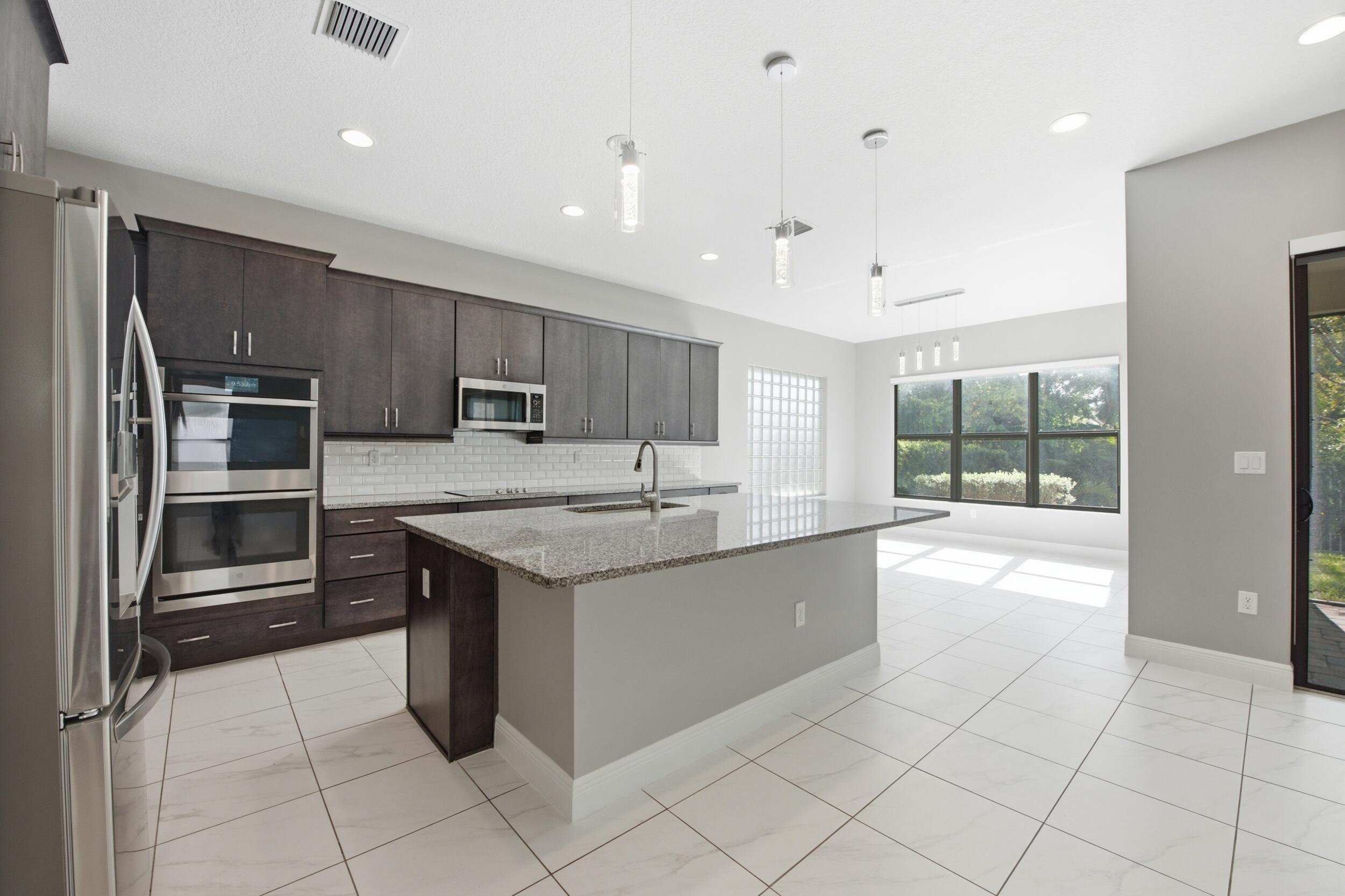 CORAL LAGO - Residential
