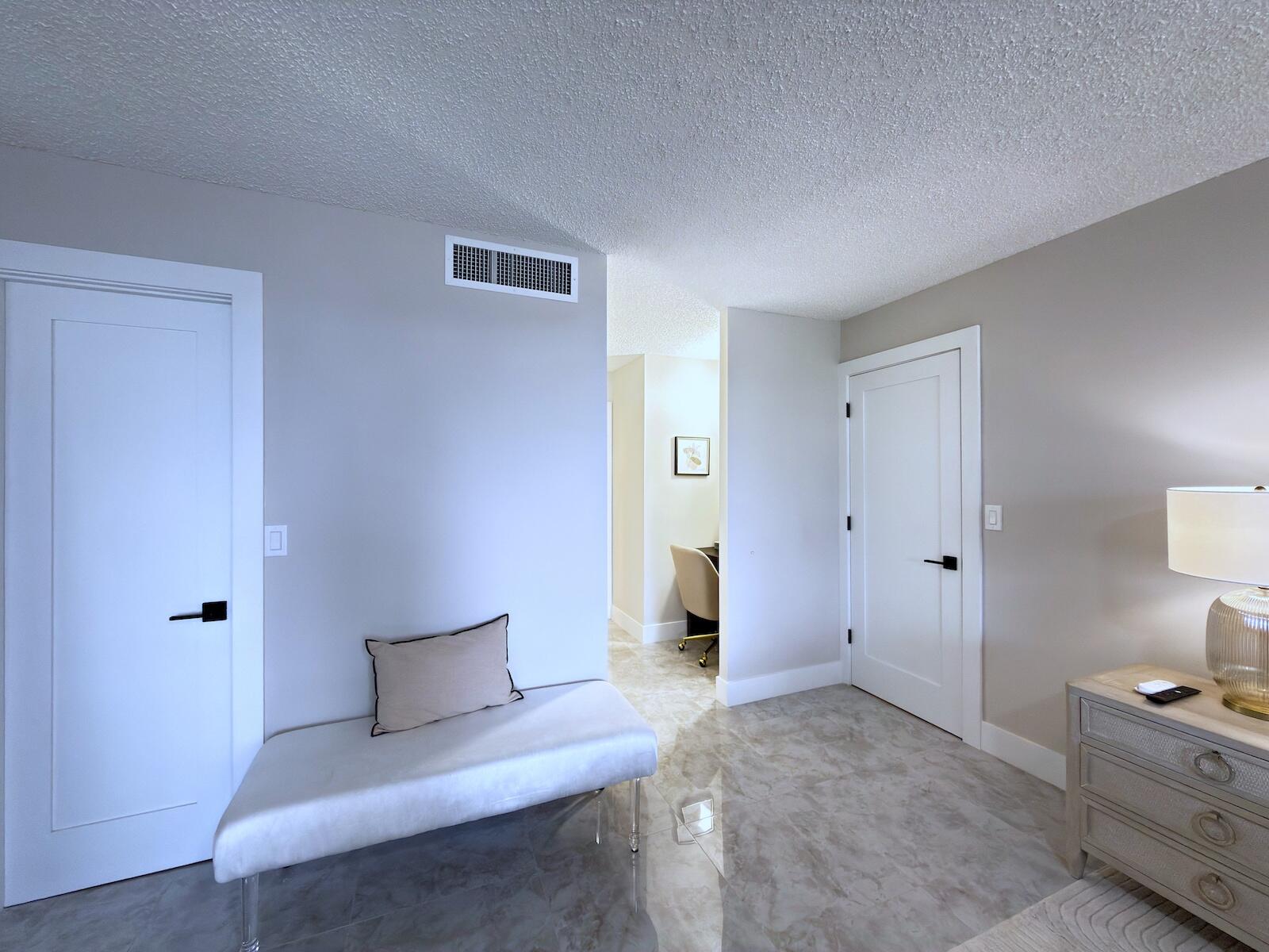 BARCLAY CONDO - Residential