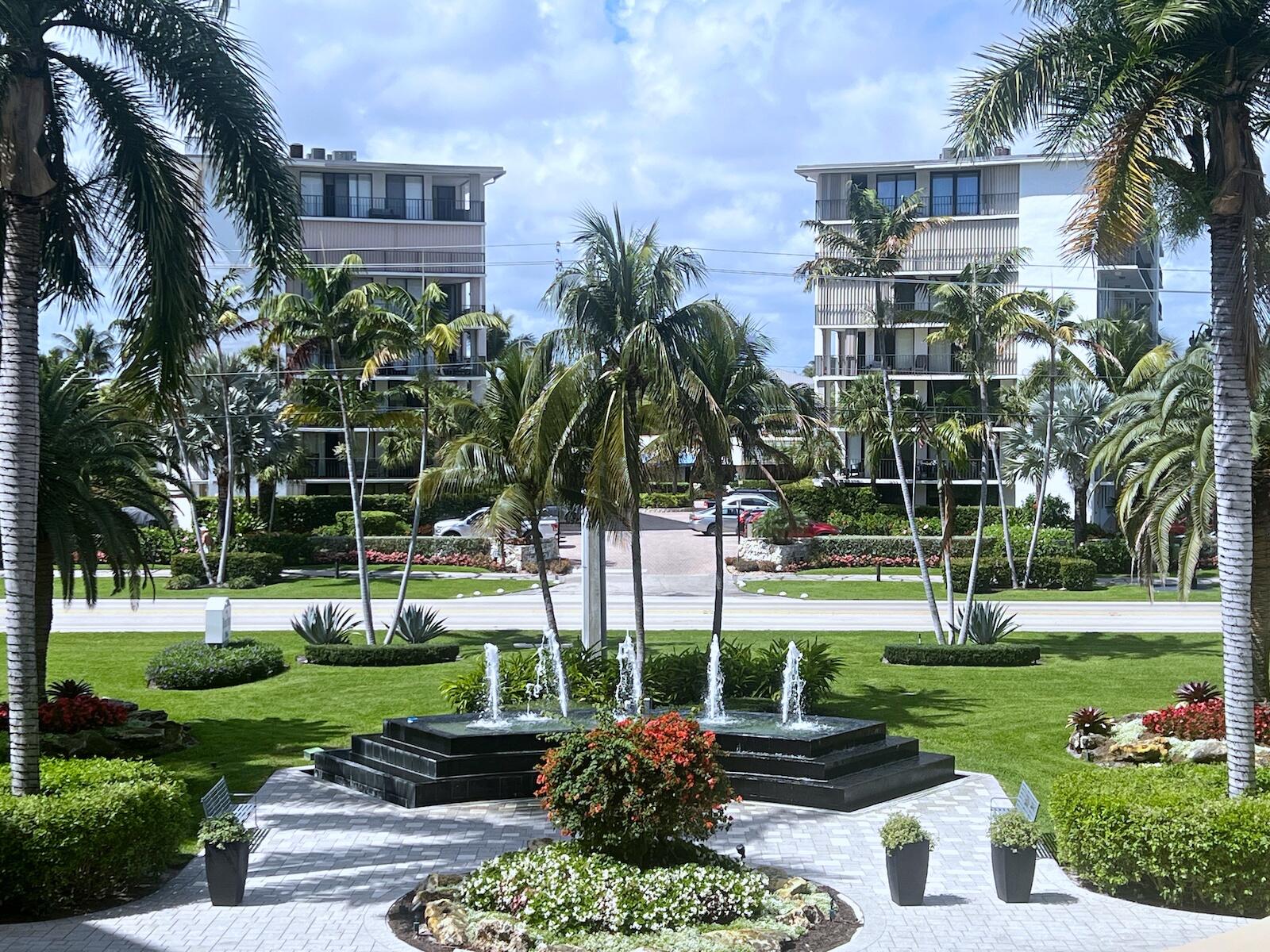 BARCLAY CONDO - Residential