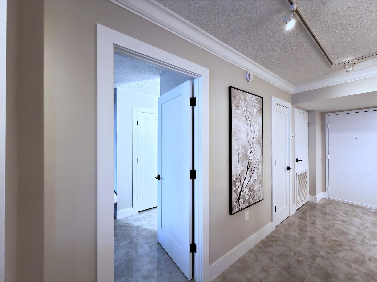 BARCLAY CONDO - Residential