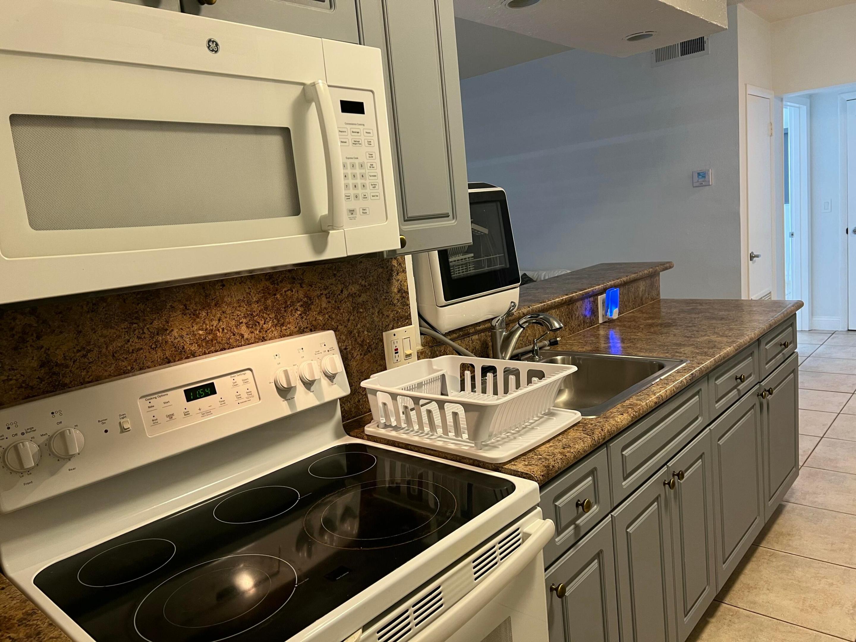 WATERWAY @ HOLLYWOOD BEACH CONDO - Residential Lease