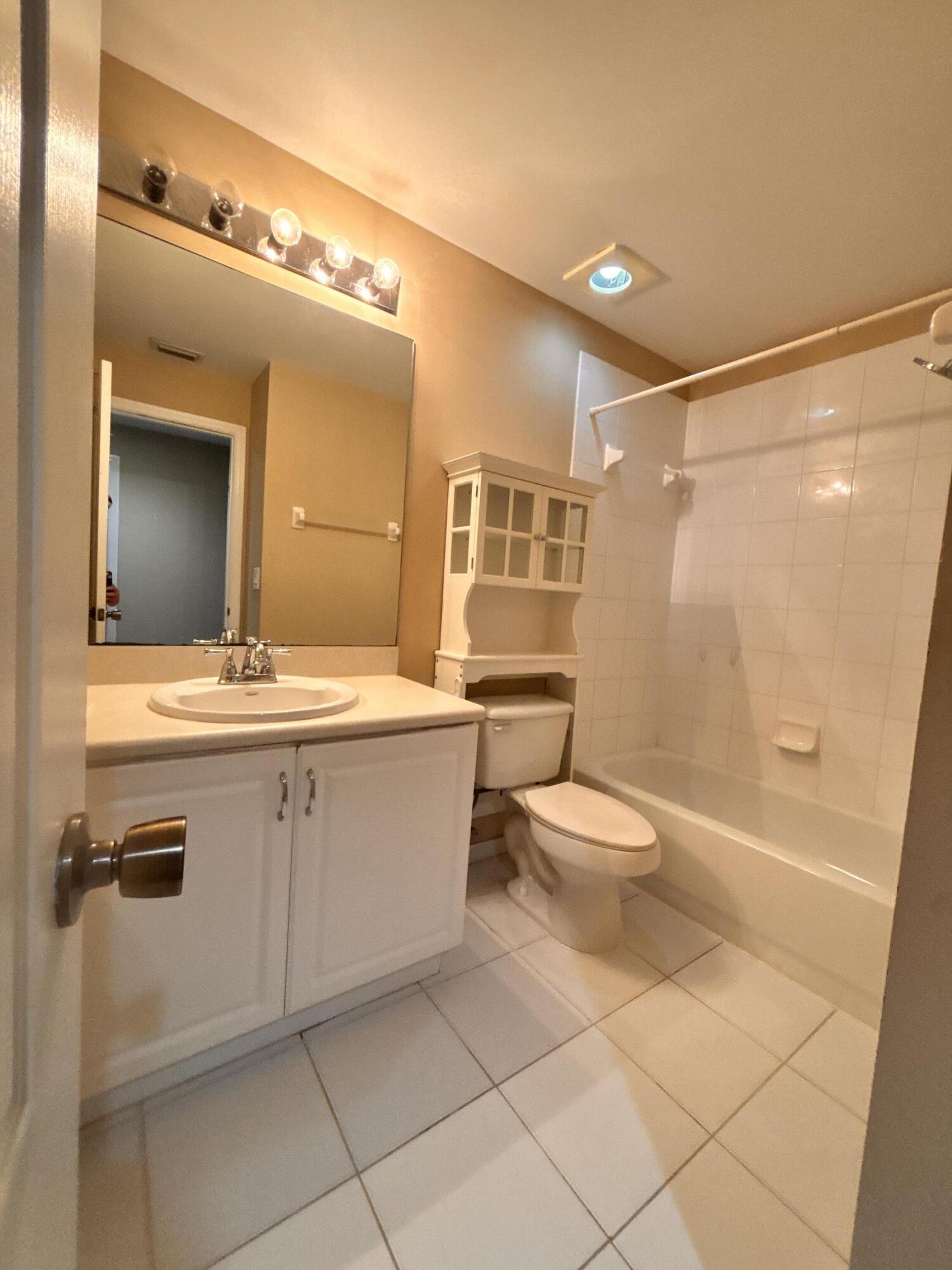 SEMINOLE ESTATES & TOWNHOMES - Residential Lease