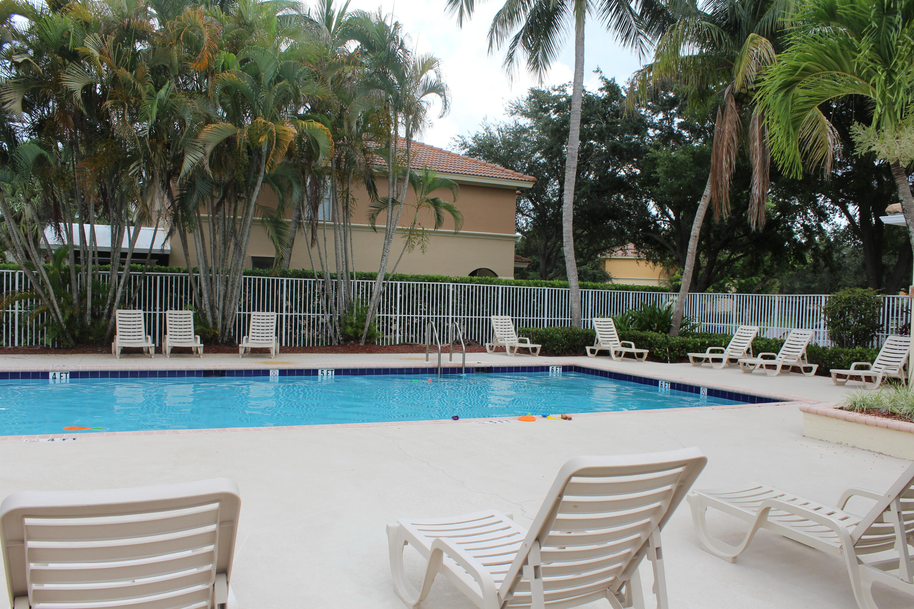 SEMINOLE ESTATES & TOWNHOMES - Residential Lease