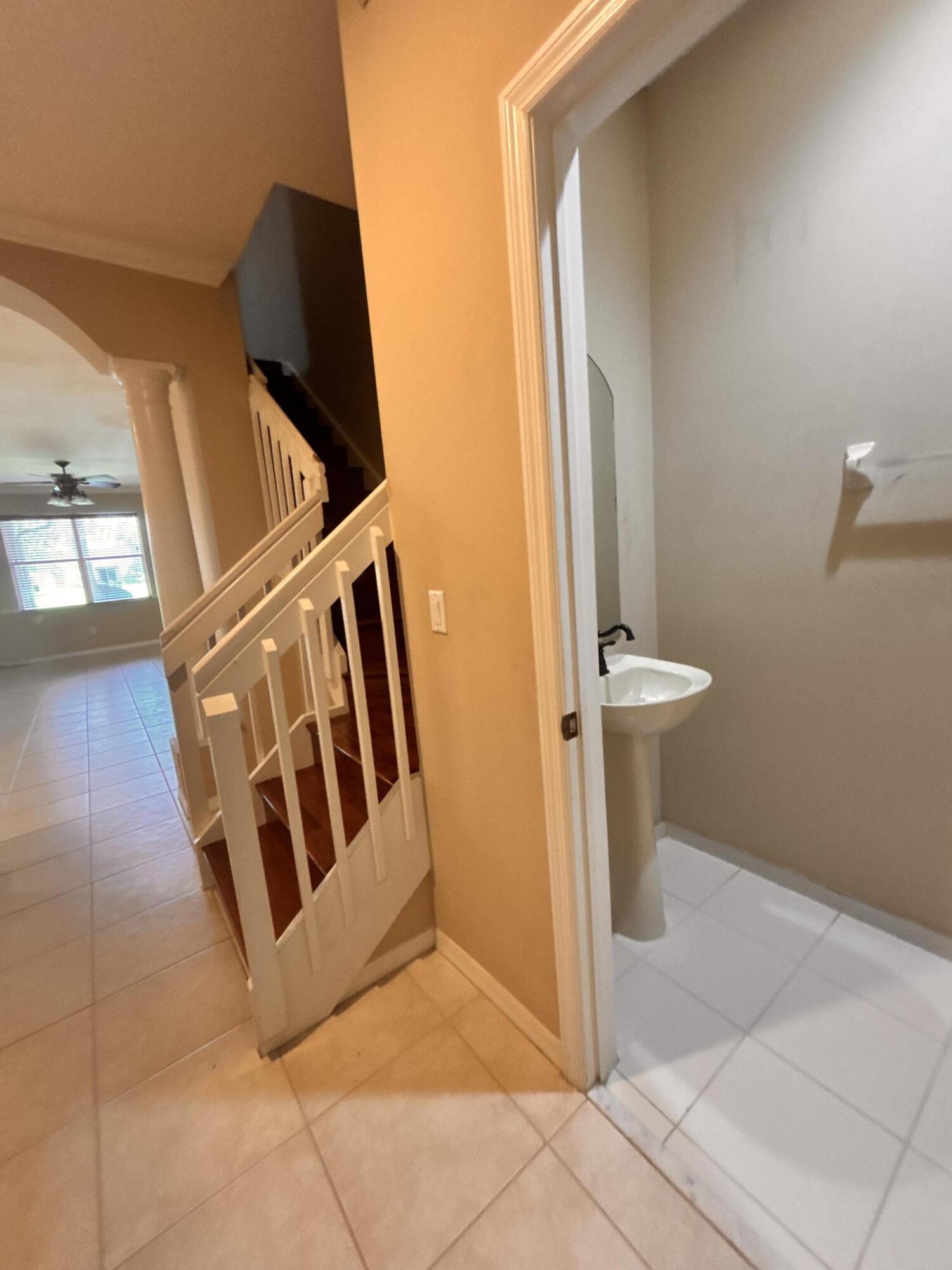 SEMINOLE ESTATES & TOWNHOMES - Residential Lease