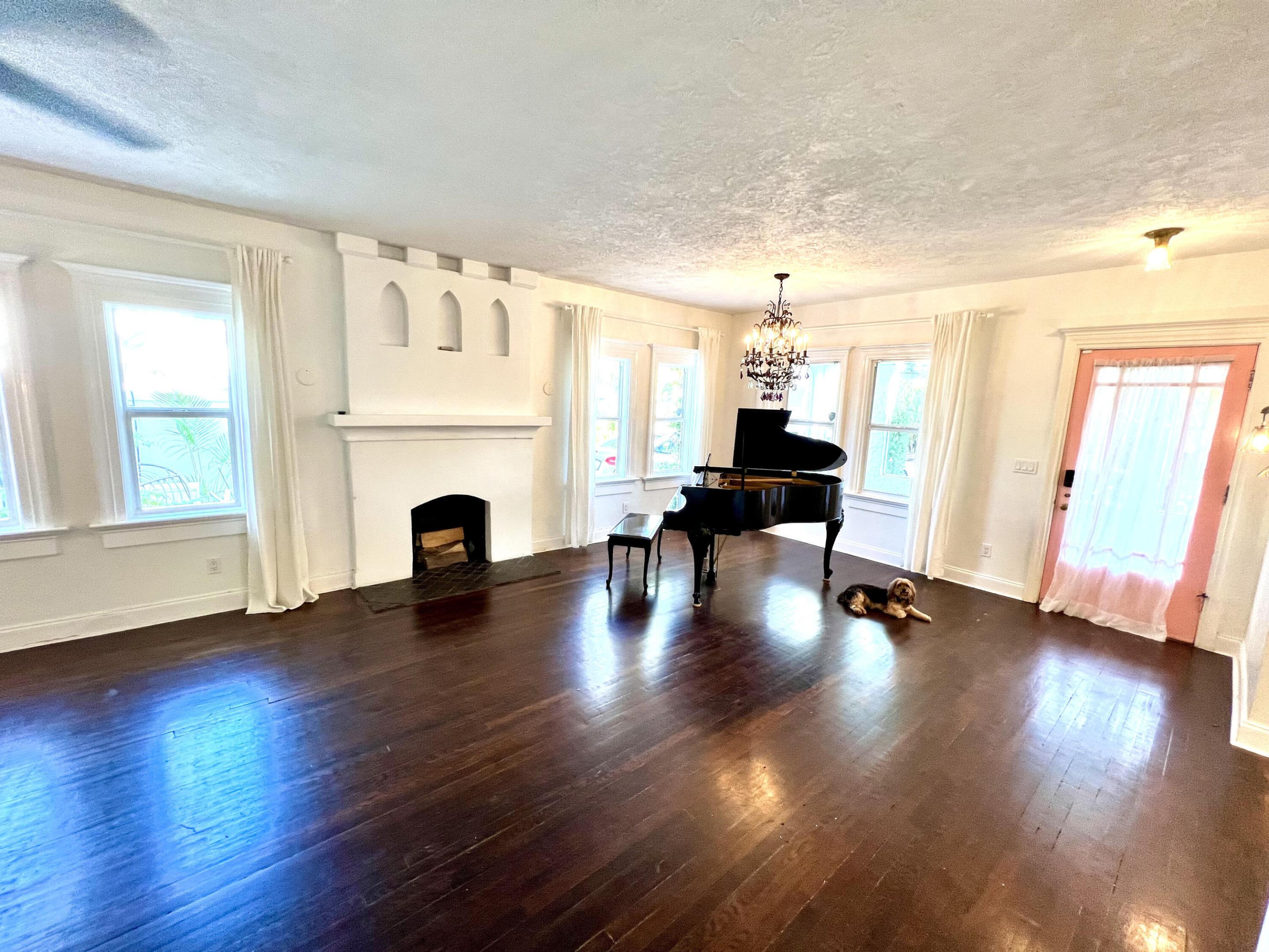 COLLEGE PARK - Residential