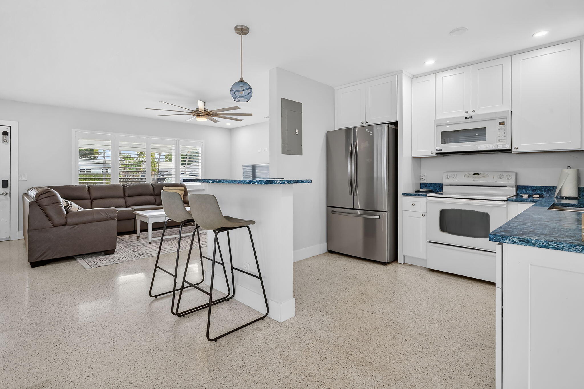 SHOREWOOD - Residential