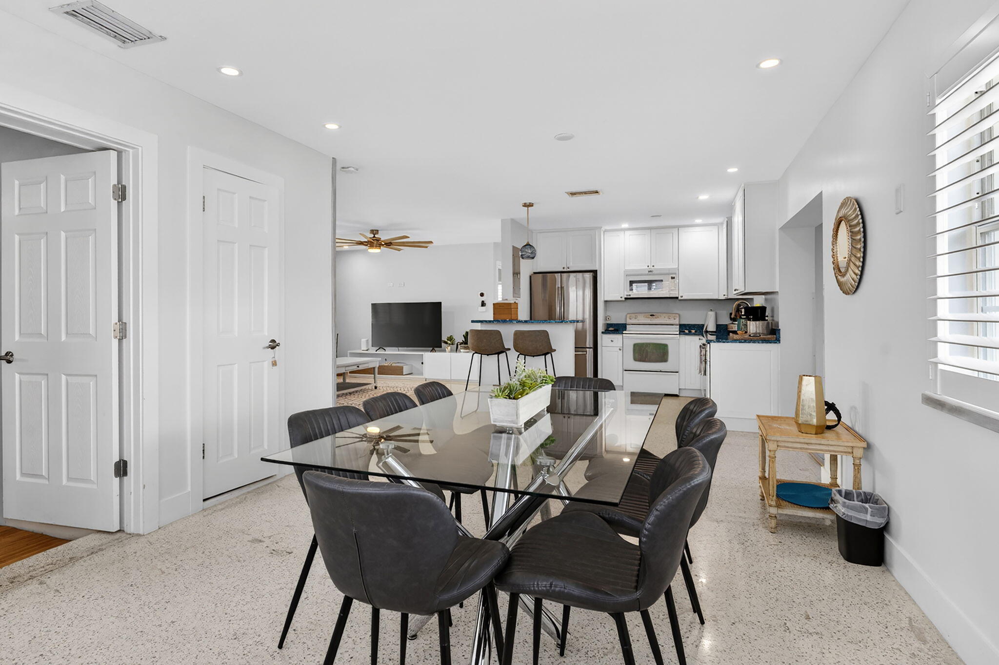 SHOREWOOD - Residential
