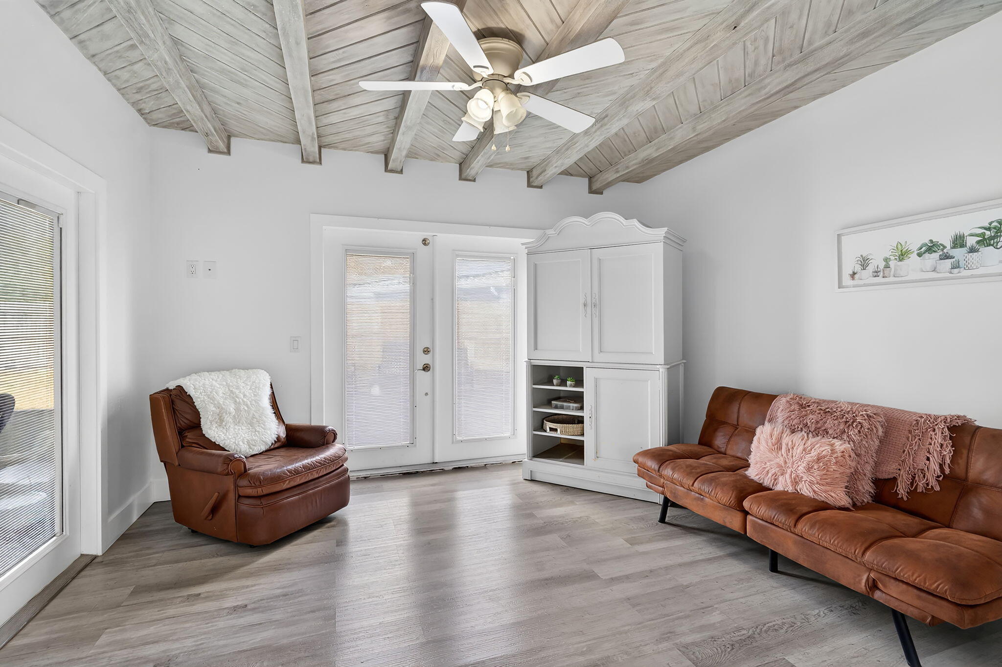 SHOREWOOD - Residential