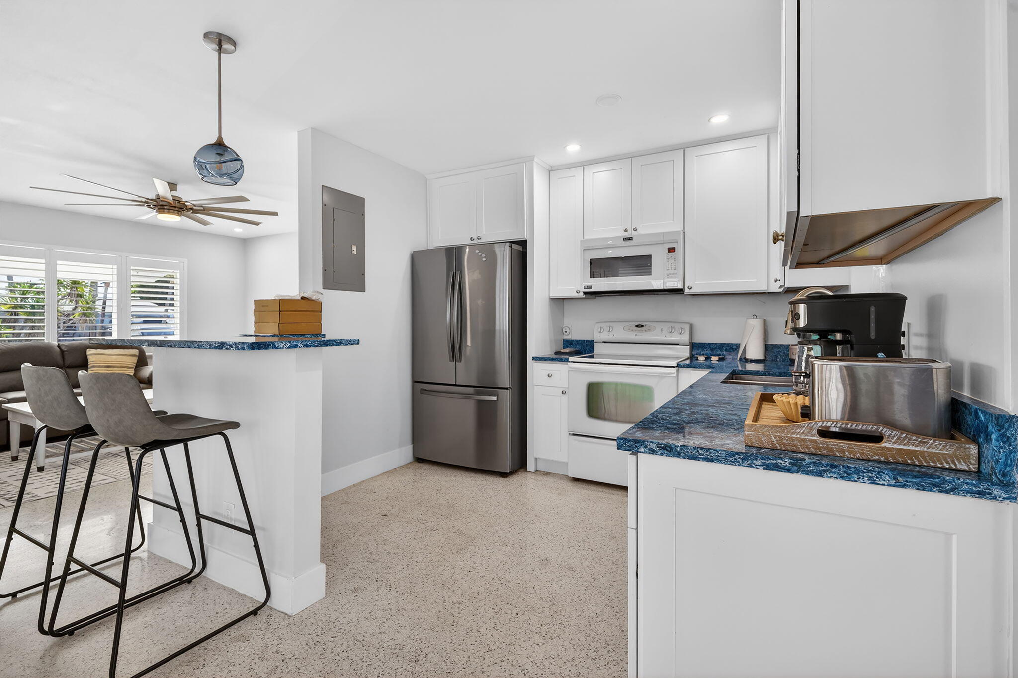 SHOREWOOD - Residential