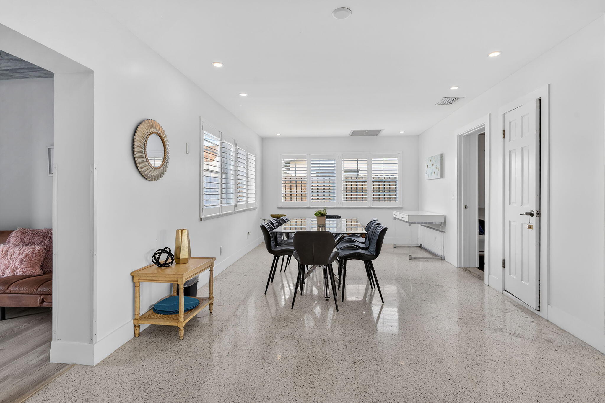SHOREWOOD - Residential