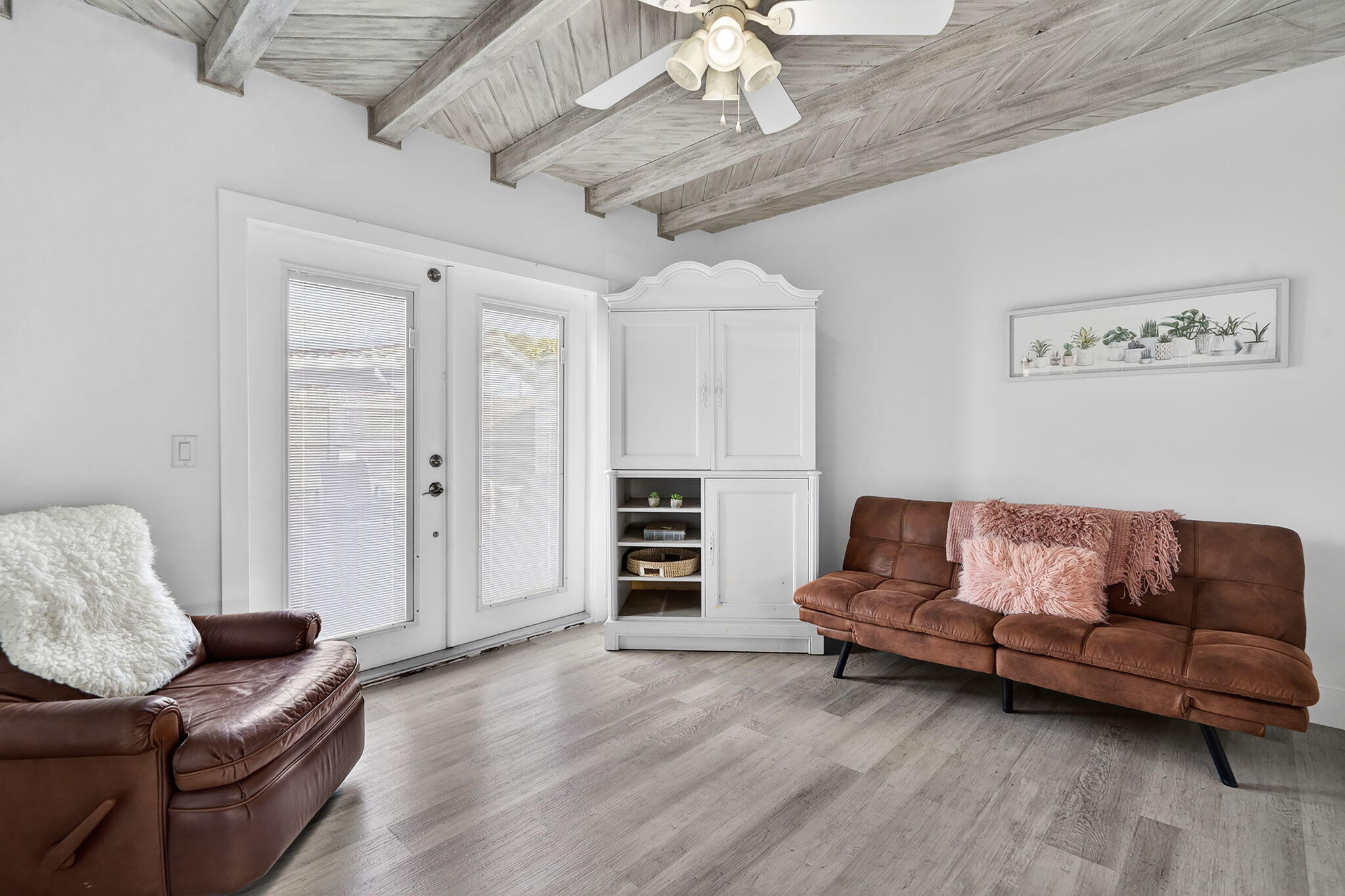 SHOREWOOD - Residential