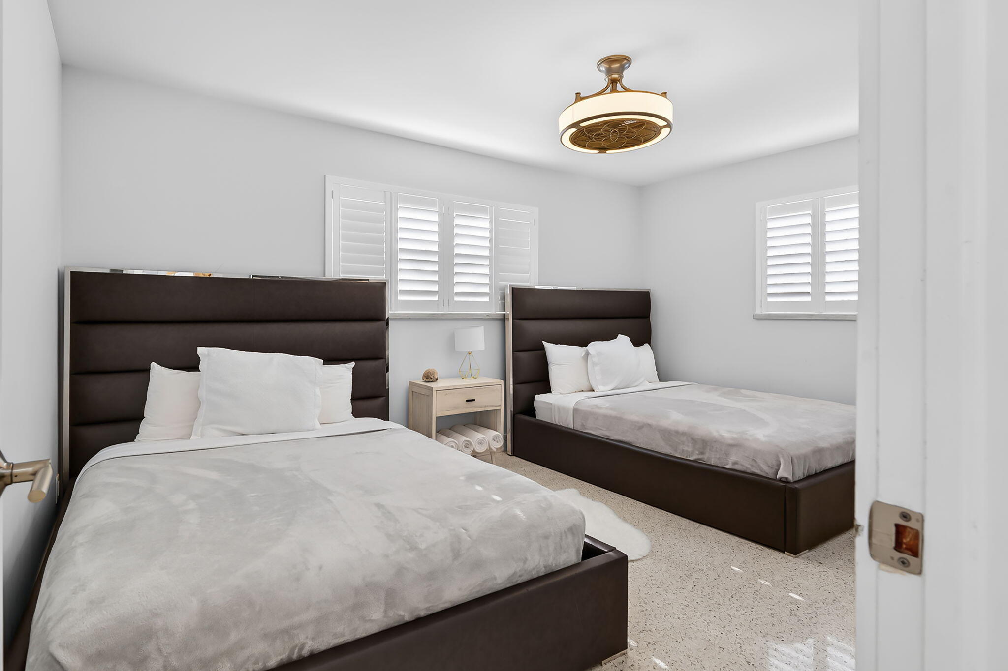 SHOREWOOD - Residential