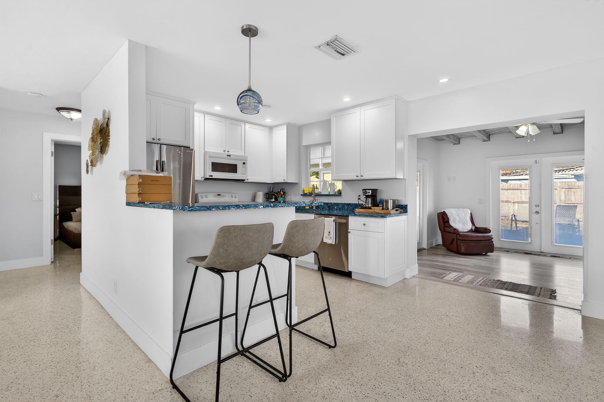 SHOREWOOD - Residential