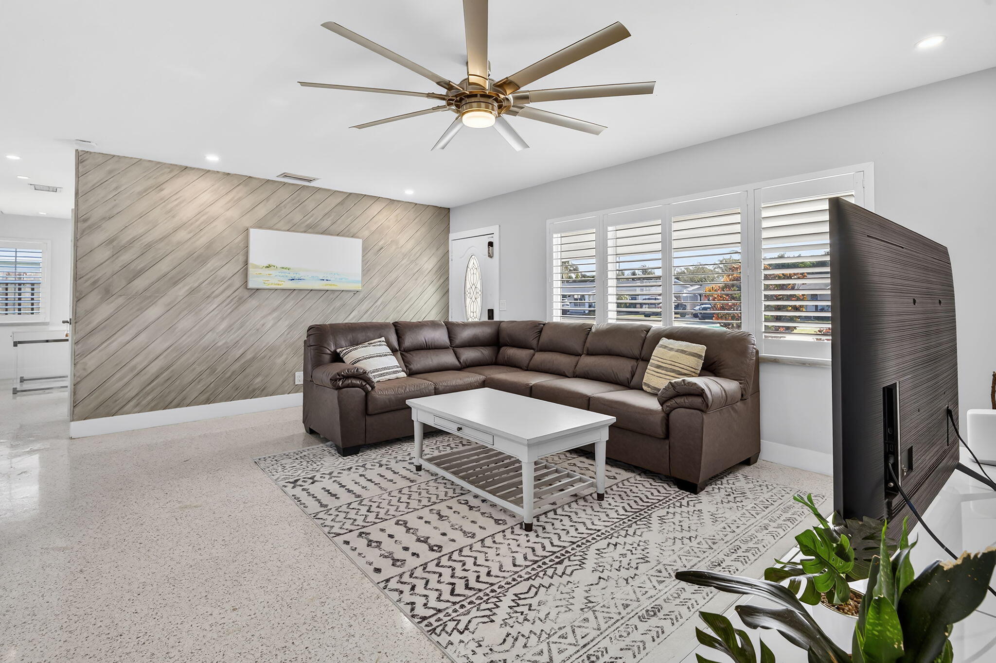 SHOREWOOD - Residential