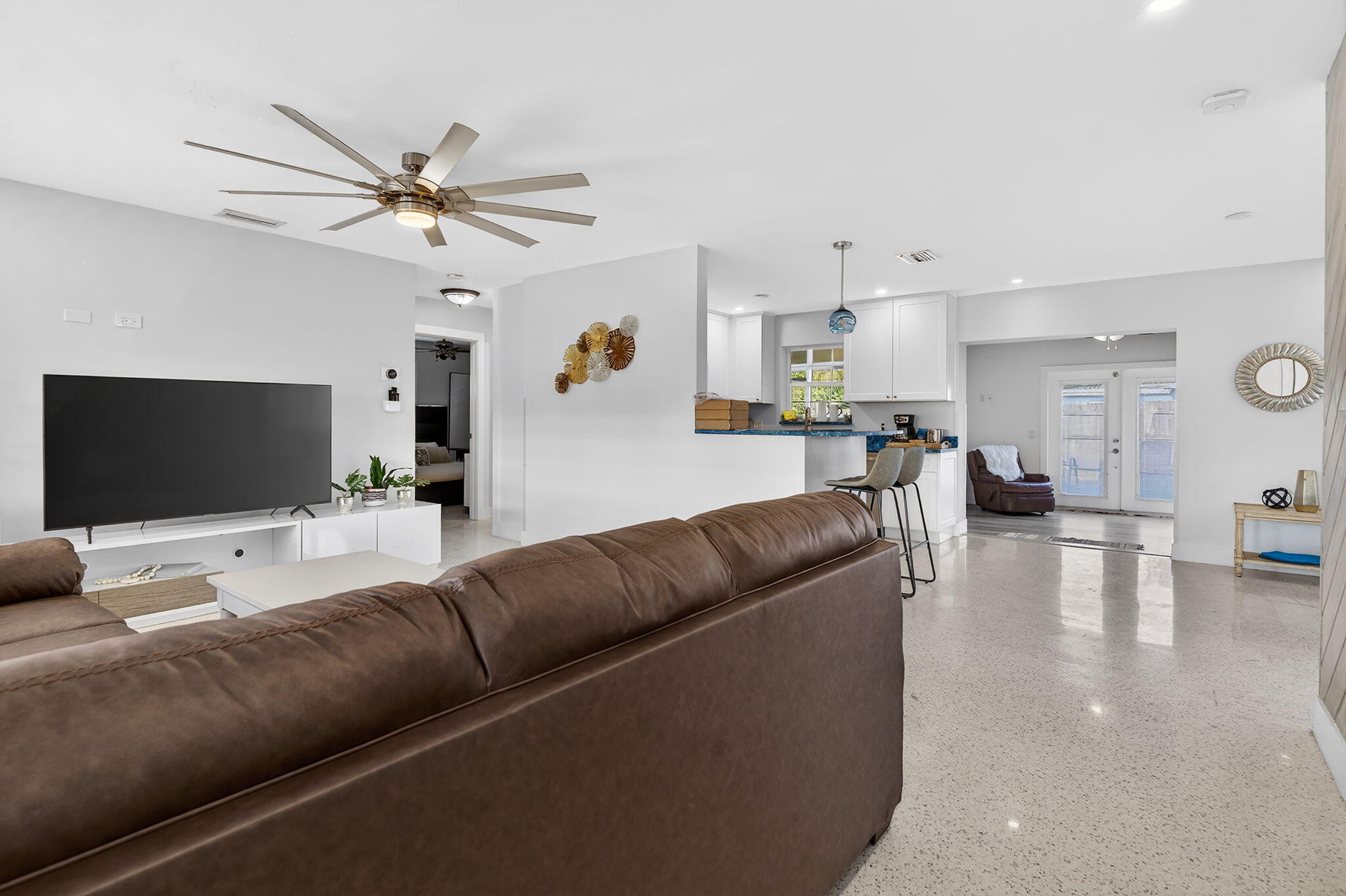 SHOREWOOD - Residential