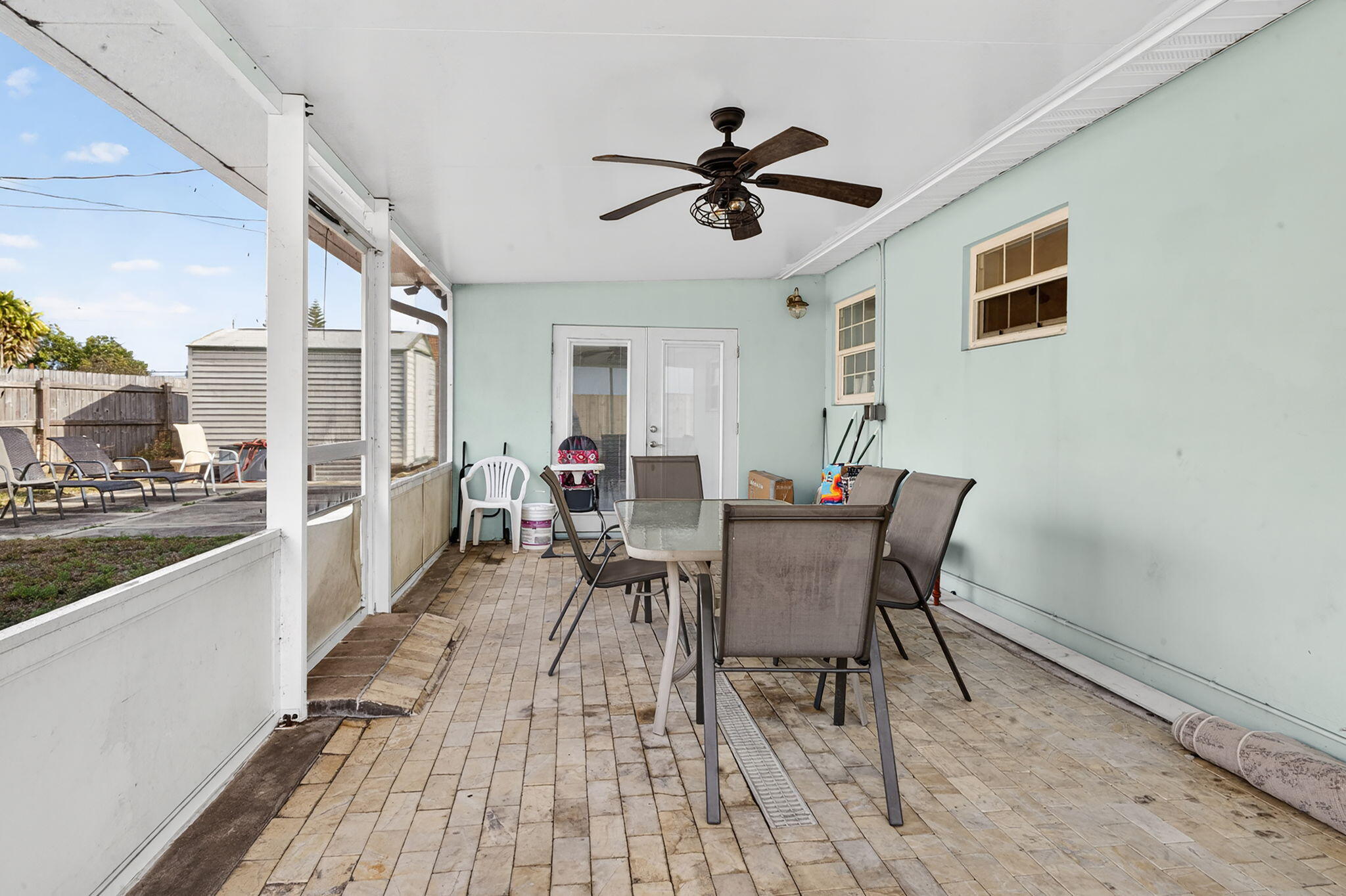 SHOREWOOD - Residential