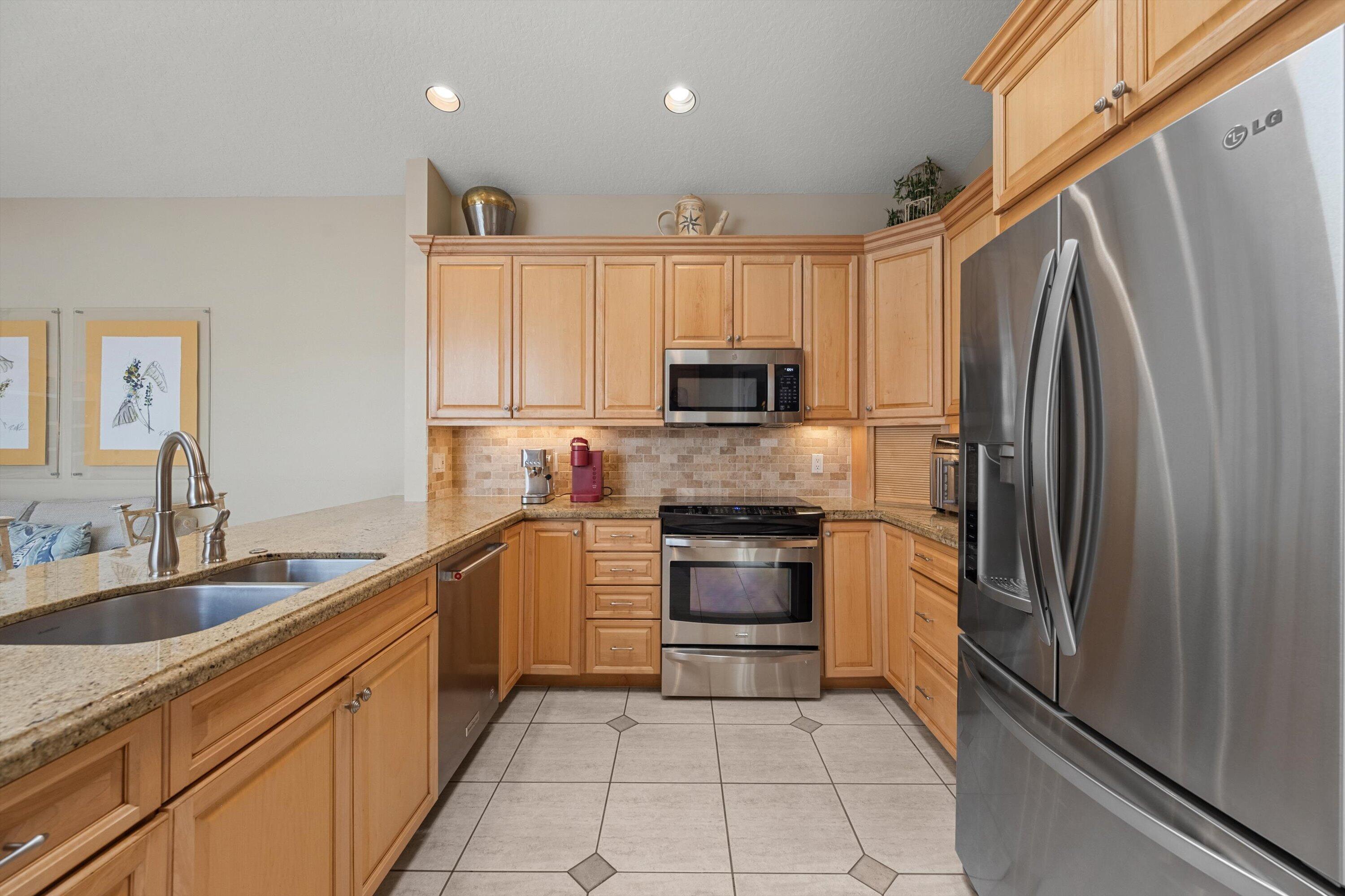 LONGSHORE AT JONATHANS LANDING - Residential