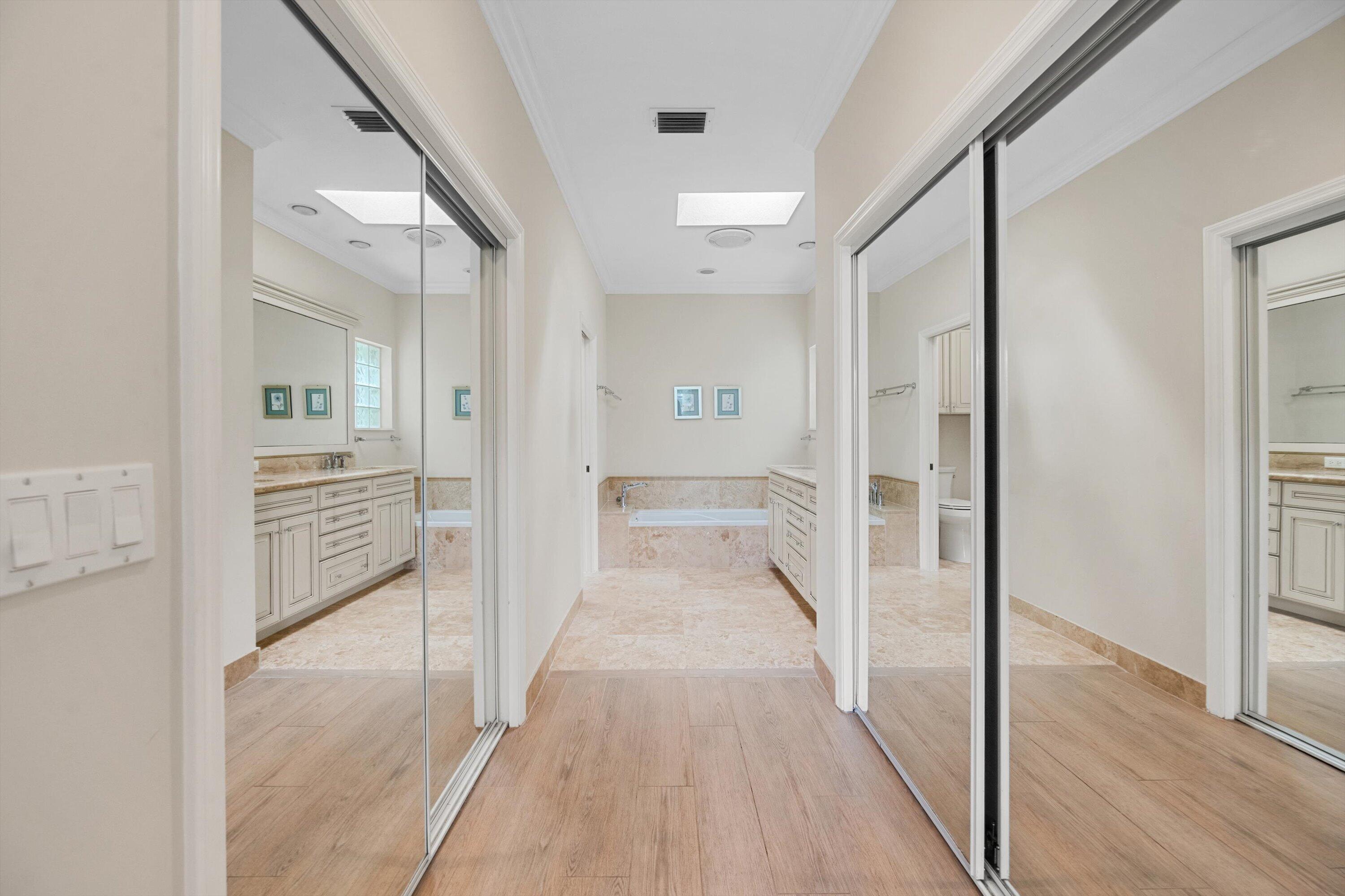 LONGSHORE AT JONATHANS LANDING - Residential