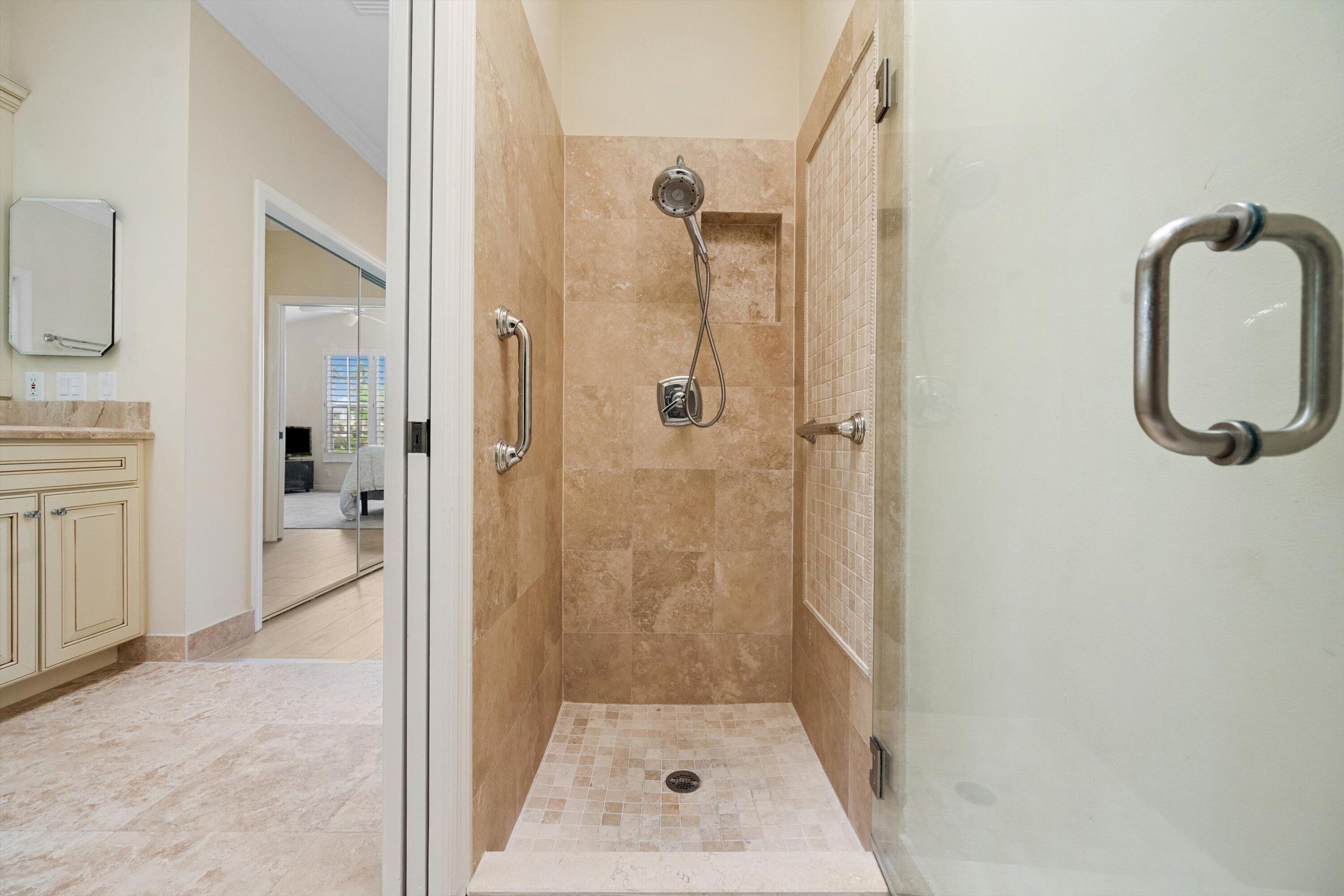 LONGSHORE AT JONATHANS LANDING - Residential