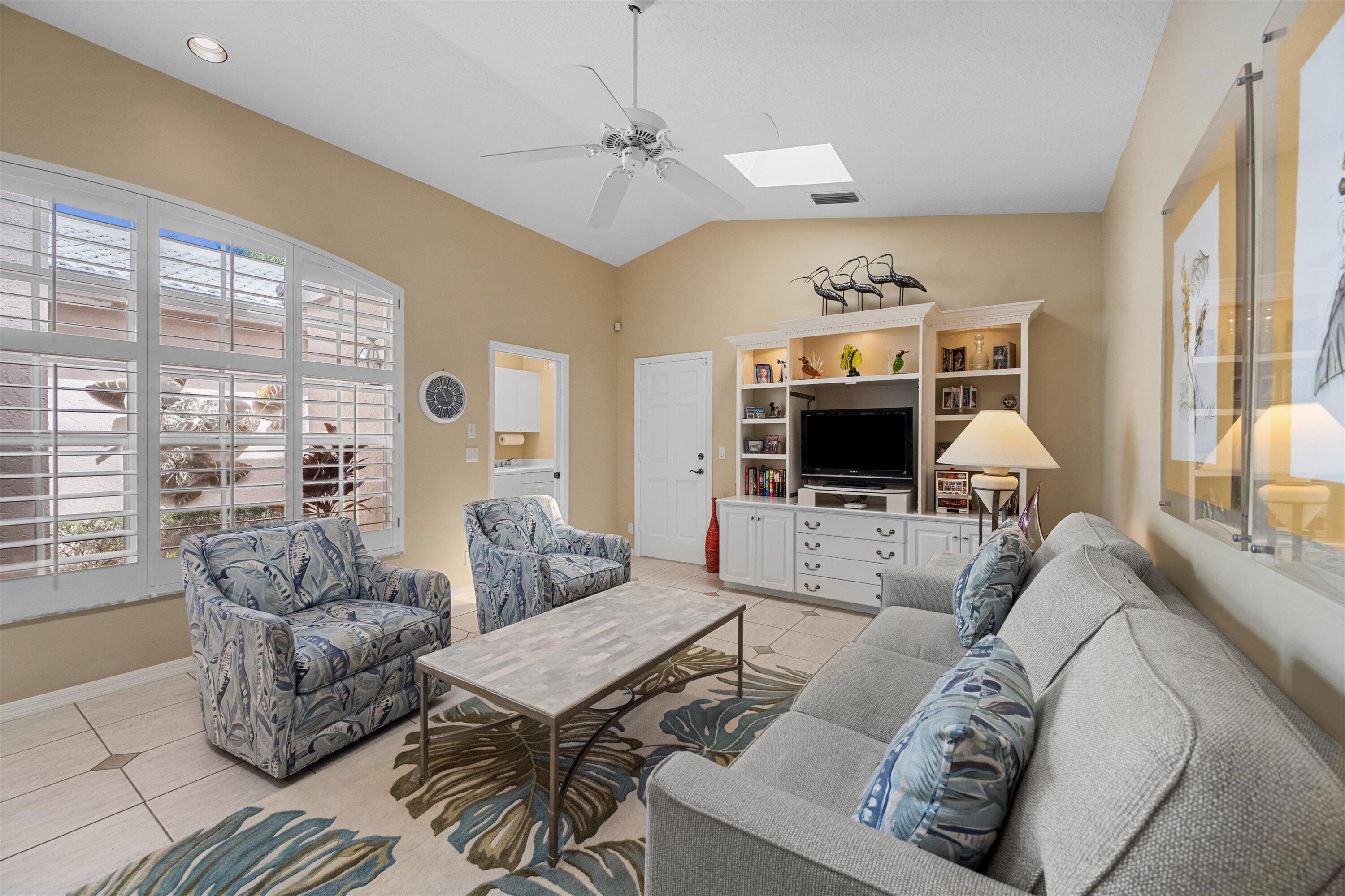 LONGSHORE AT JONATHANS LANDING - Residential