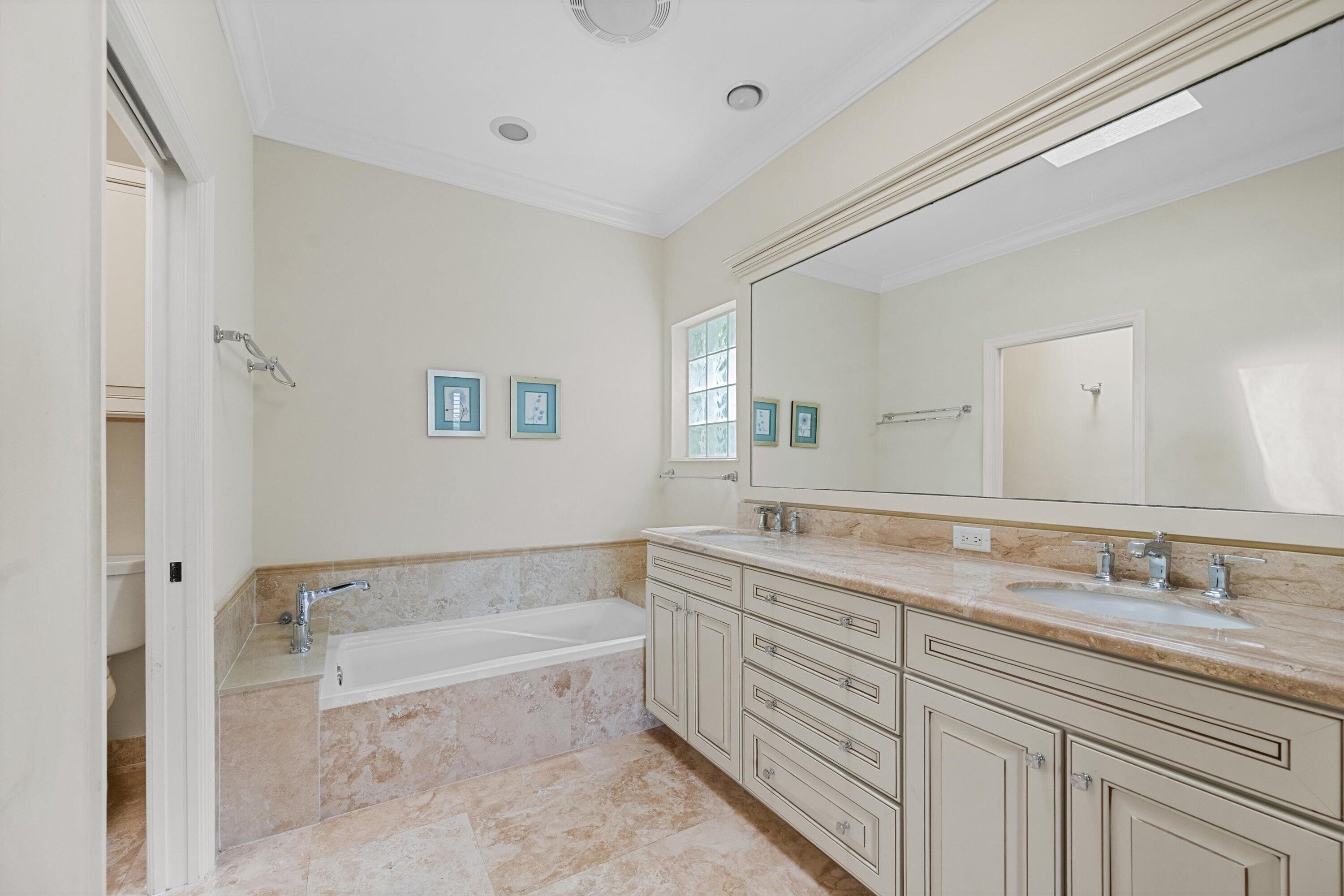 LONGSHORE AT JONATHANS LANDING - Residential