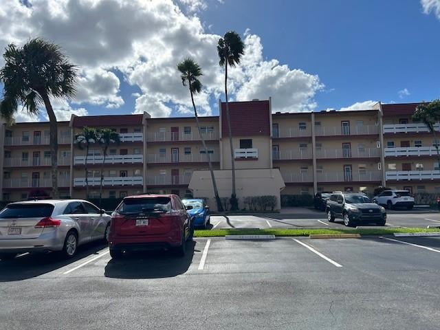 Spacious 2BR/2BA condo in the peaceful 55+ community of Oriole Golf & Tennis Club in Margate. Perfect blend of comfort and convenience in this beautifully updated condo with clean, modern finishes, wood laminate flooring throughout with a spacious layout, this condo is move-in ready! Enjoy peaceful mornings and relaxing evenings on your private screen-in patio.