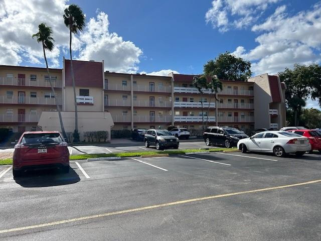 ORIOLE GOLF & TENNIS CLUB - Residential