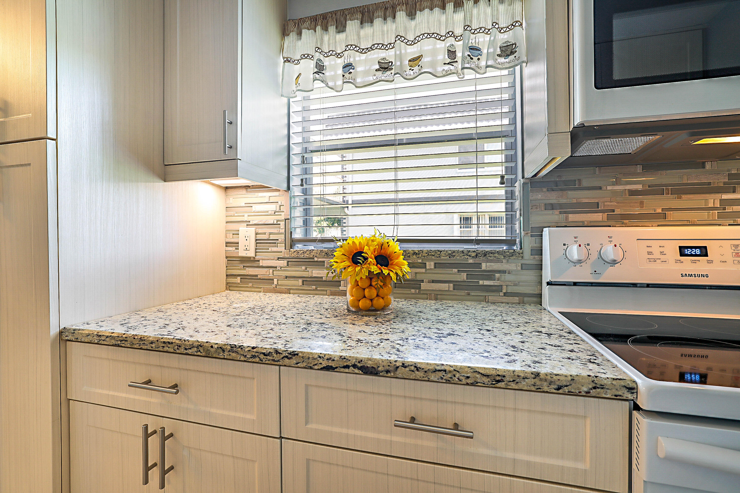 KINGS POINT SAXONY CONDOS - Residential