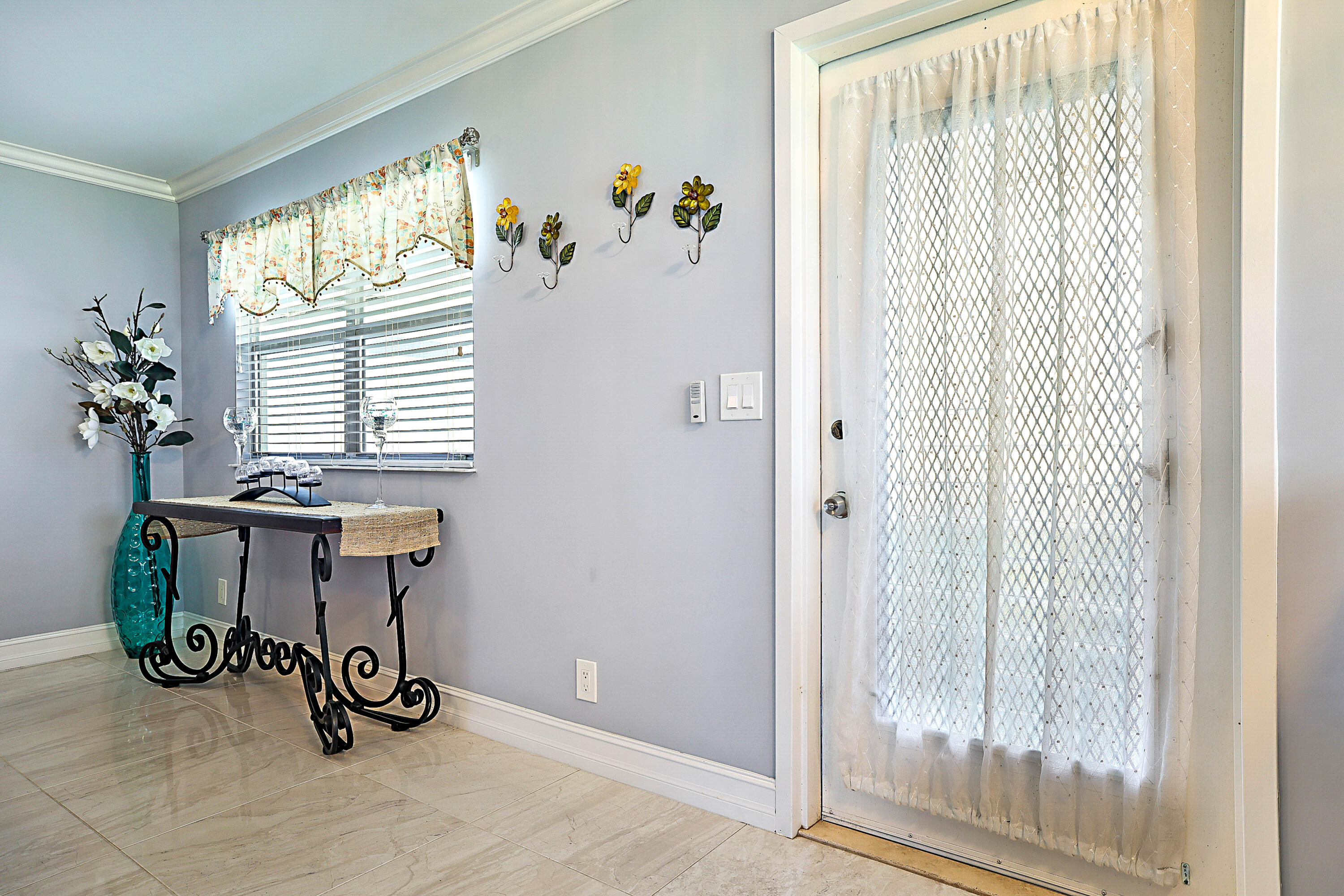 KINGS POINT SAXONY CONDOS - Residential