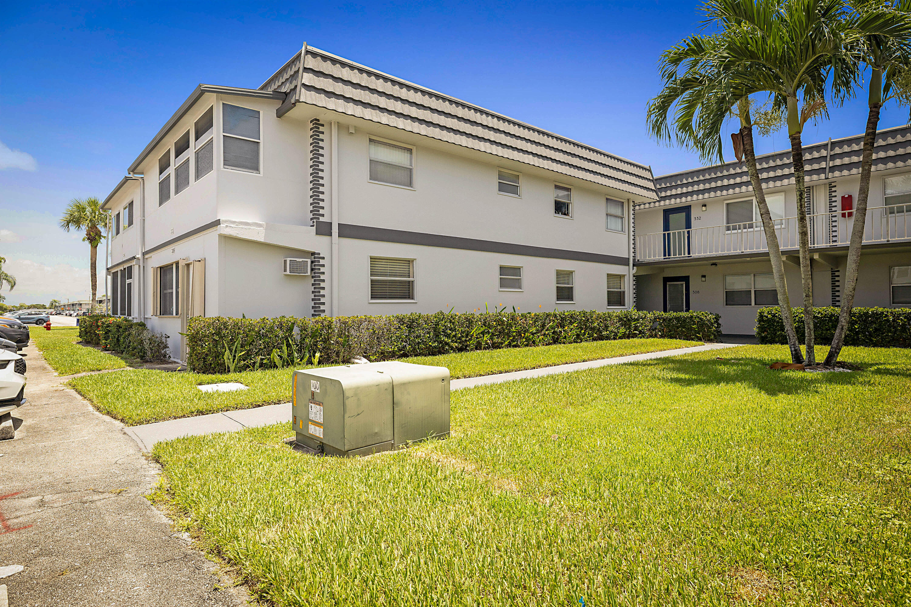 KINGS POINT SAXONY CONDOS - Residential
