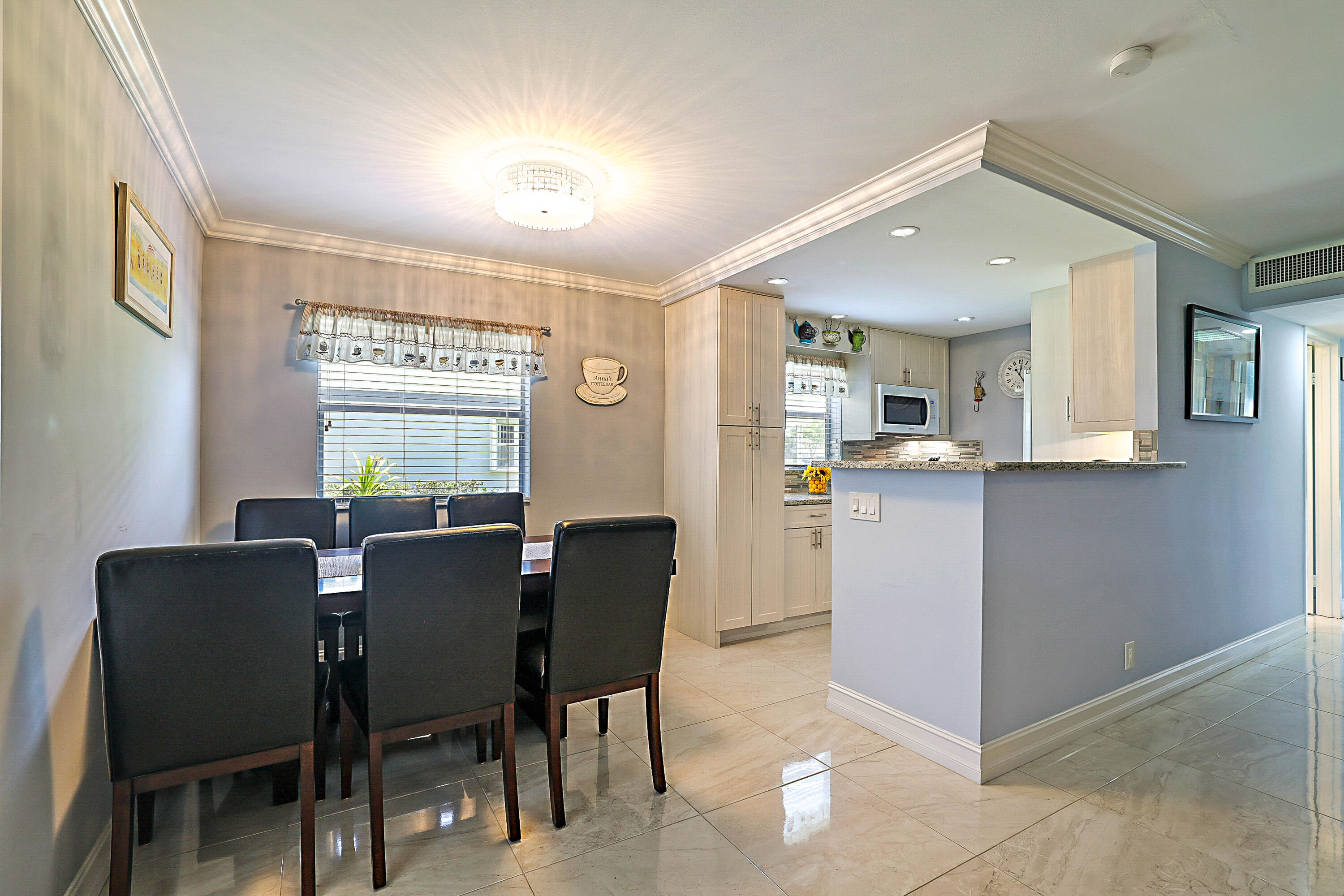 KINGS POINT SAXONY CONDOS - Residential