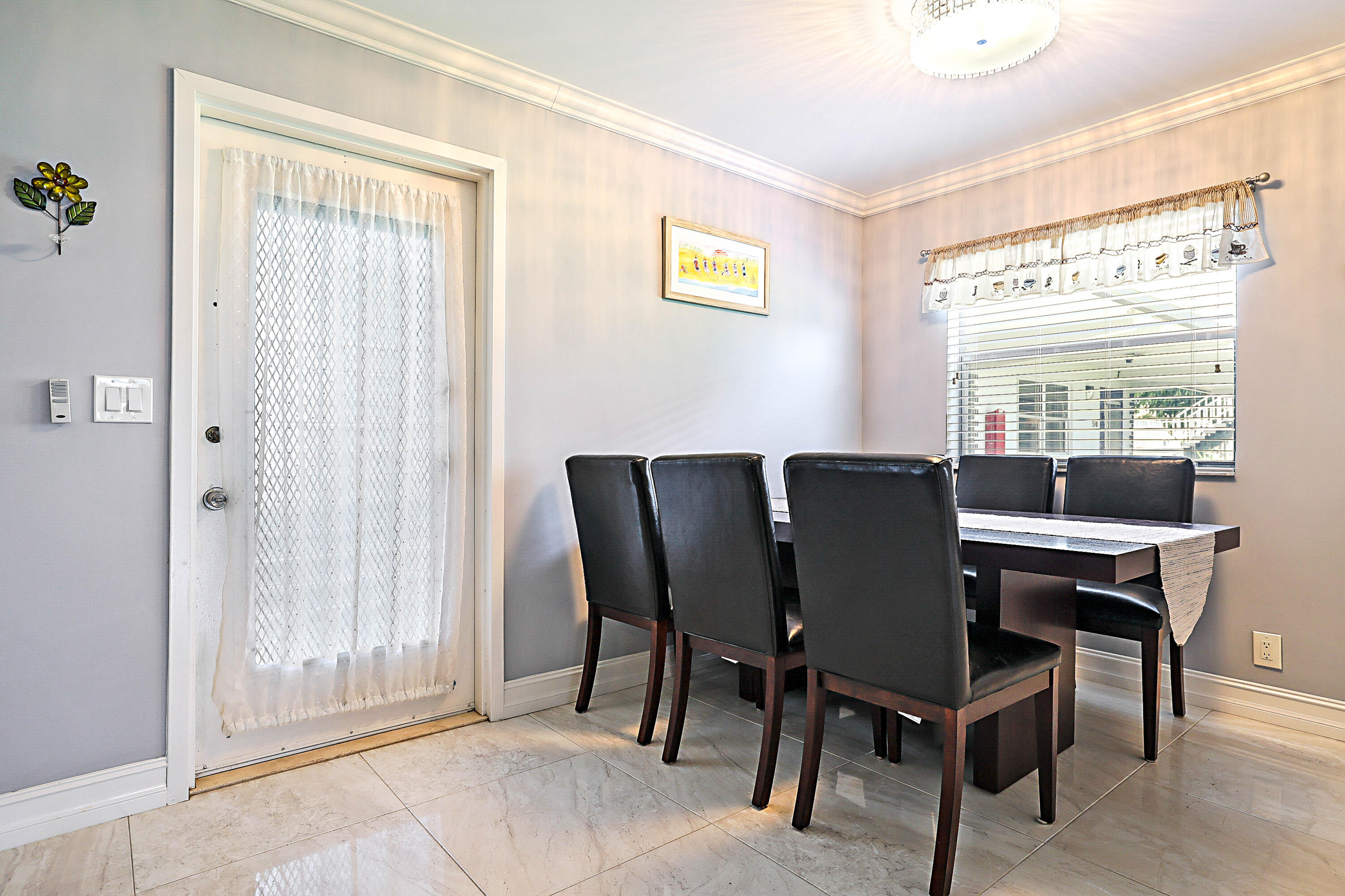 KINGS POINT SAXONY CONDOS - Residential