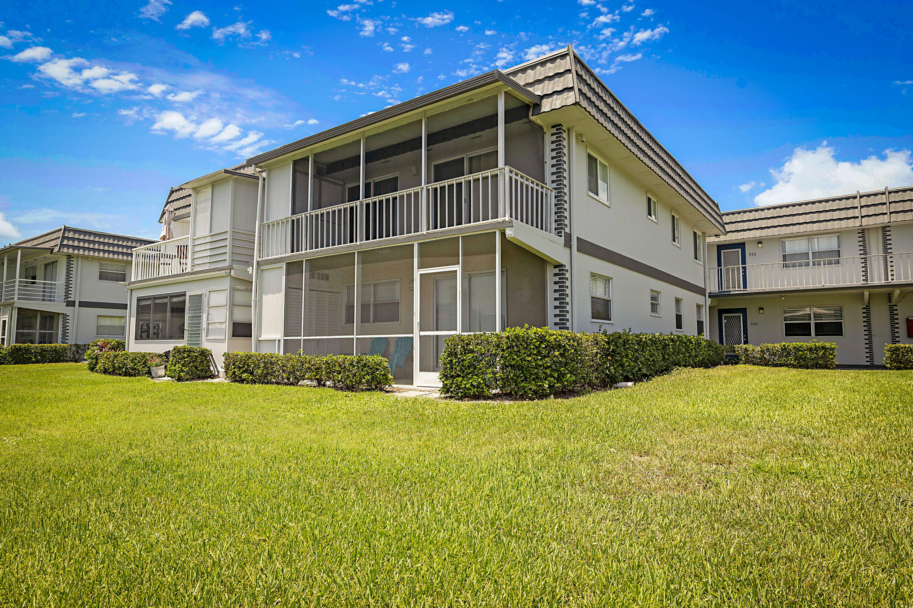 KINGS POINT SAXONY CONDOS - Residential