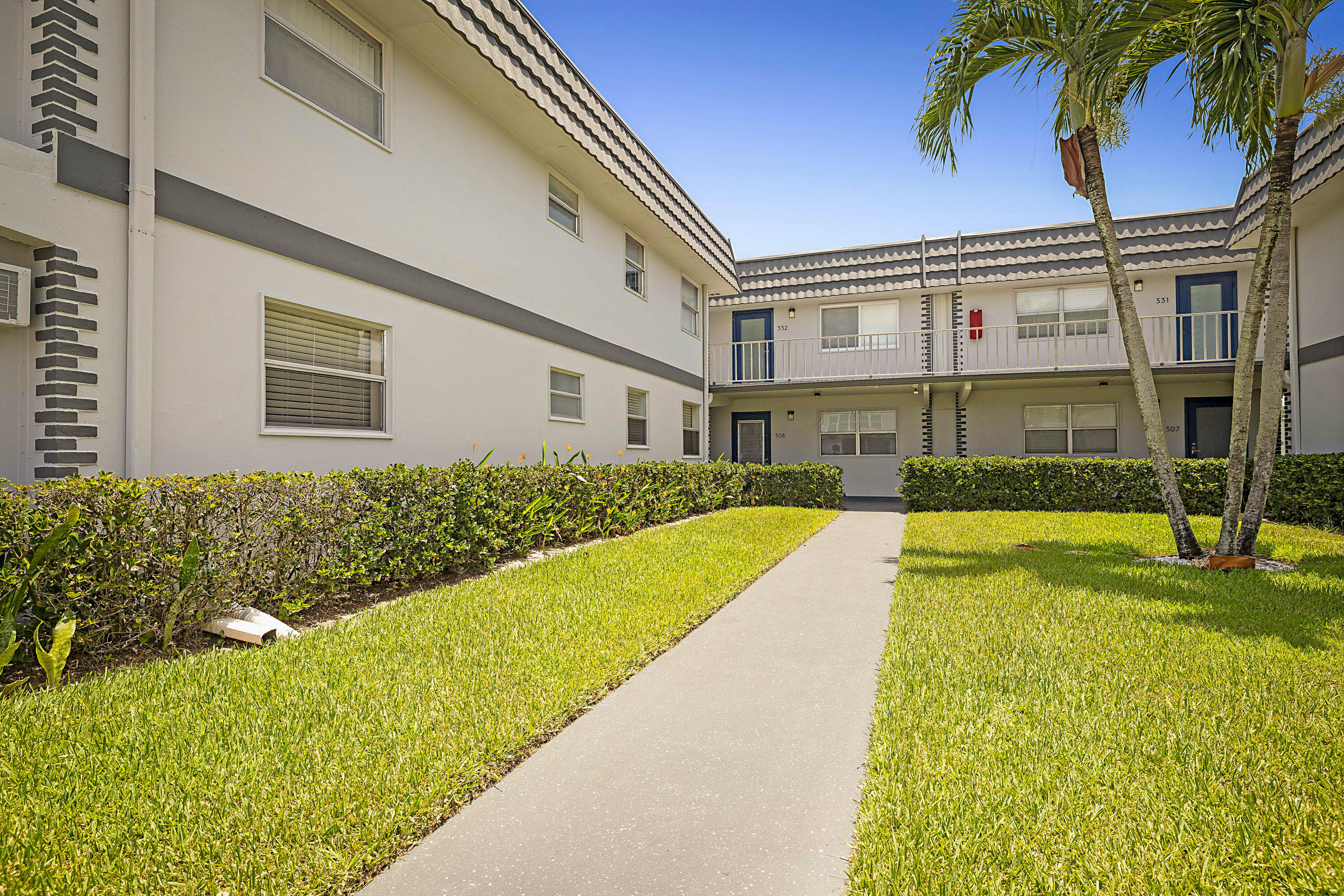 KINGS POINT SAXONY CONDOS - Residential