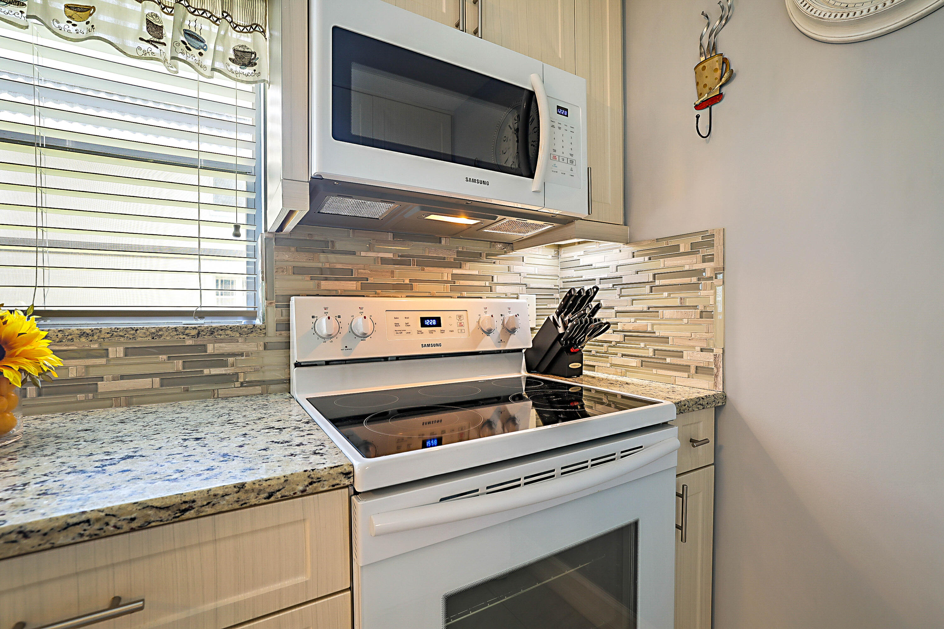 KINGS POINT SAXONY CONDOS - Residential