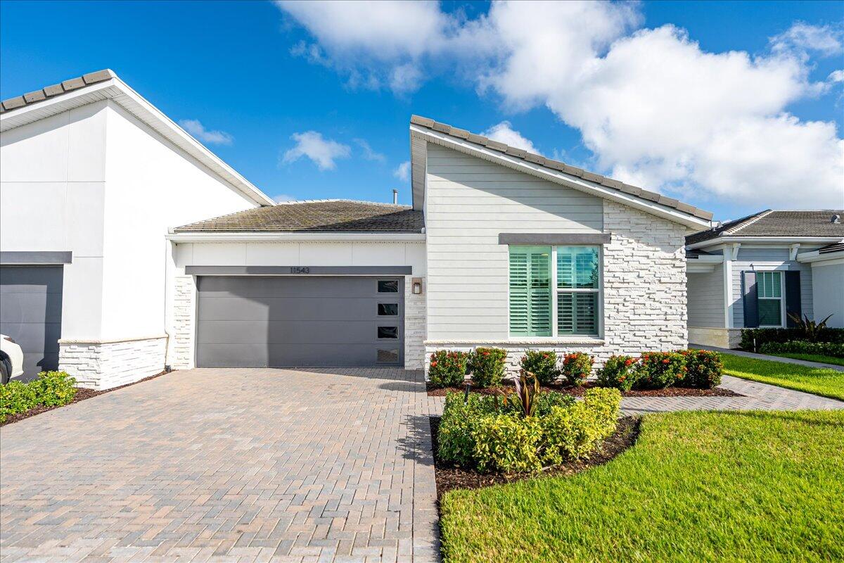 TELARO AT SOUTHERN GROVE - Residential