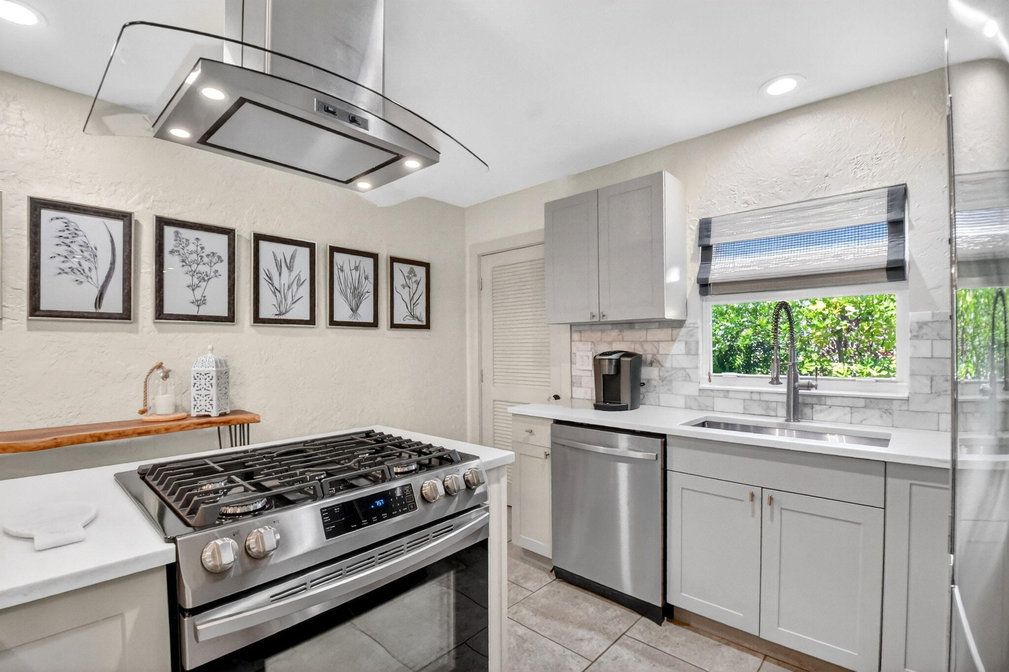 COLONIAL ESTATES - Residential