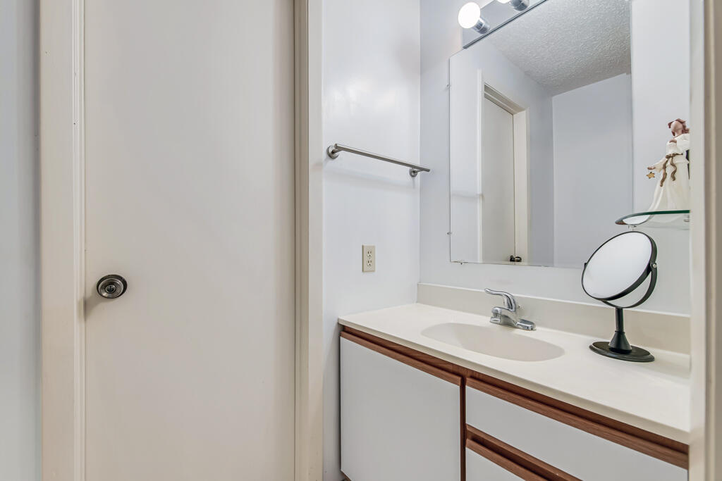 REDDING MANOR CONDO - Residential