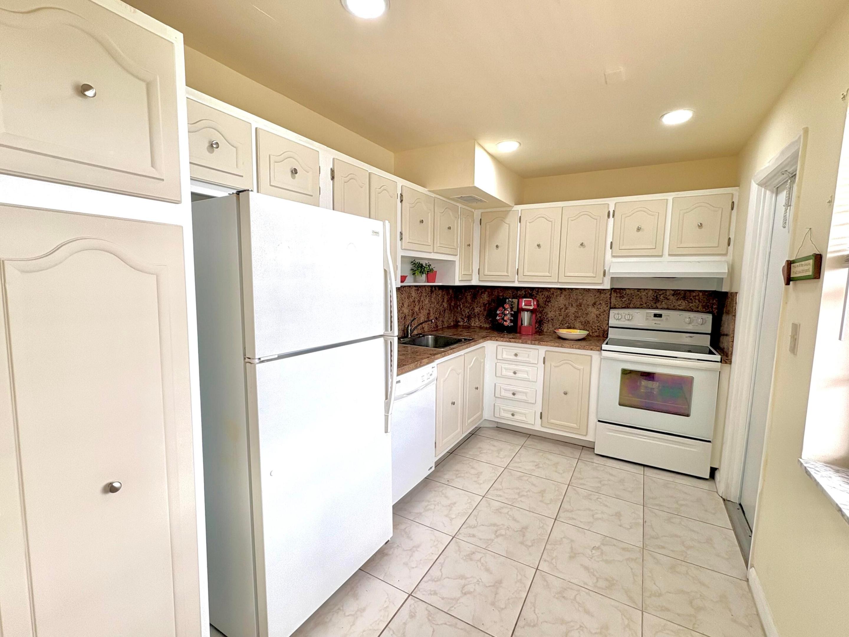 RUBY CONDO - Residential