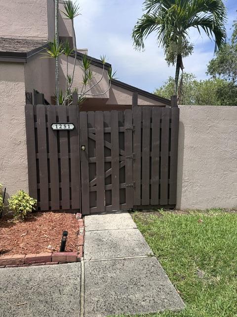 PEMBROKE LAKES SECTION SEVEN - Residential Lease